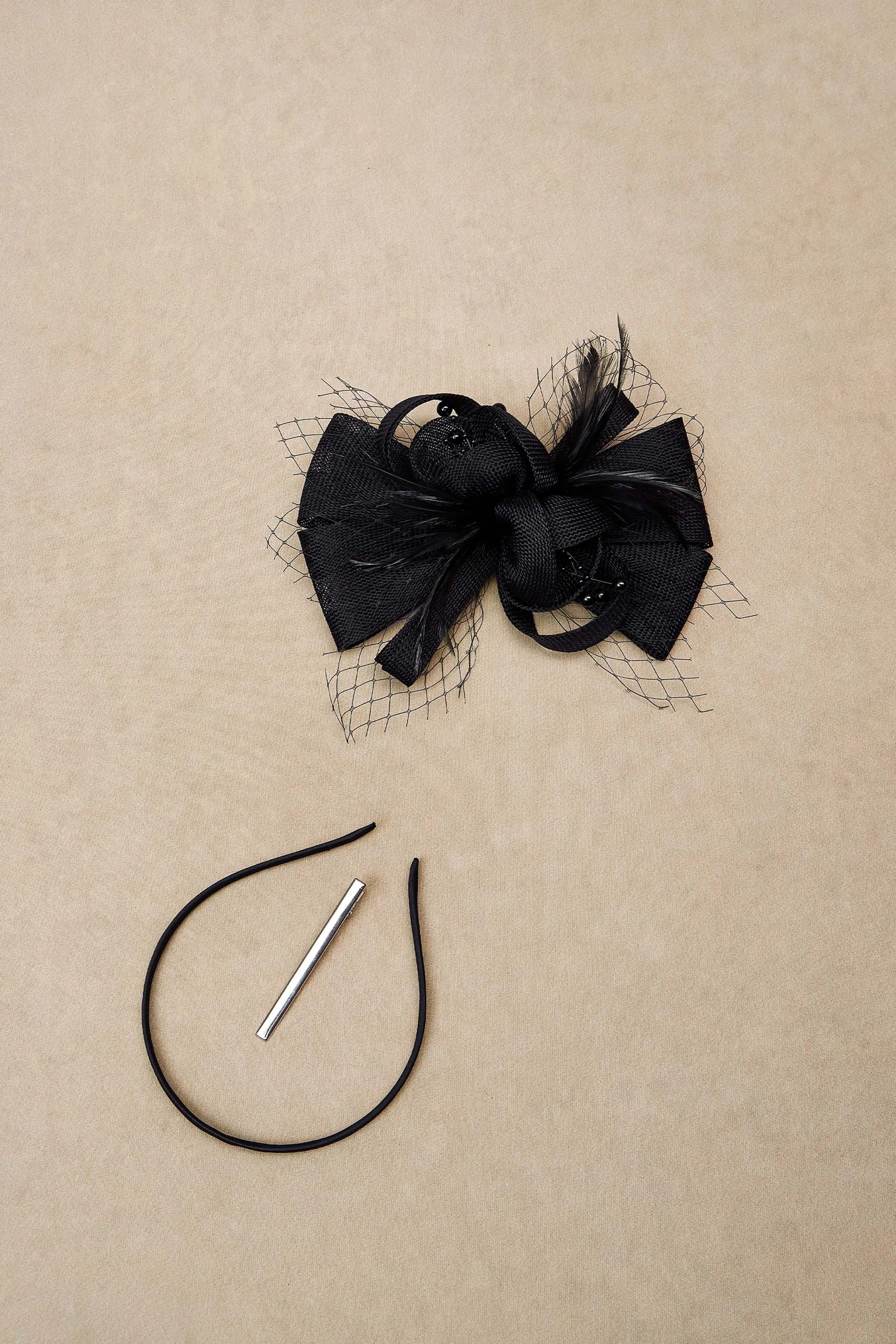 Elegant Bow Accented Lace Fascinator sold by BABEYOND product image thumbnail 4
