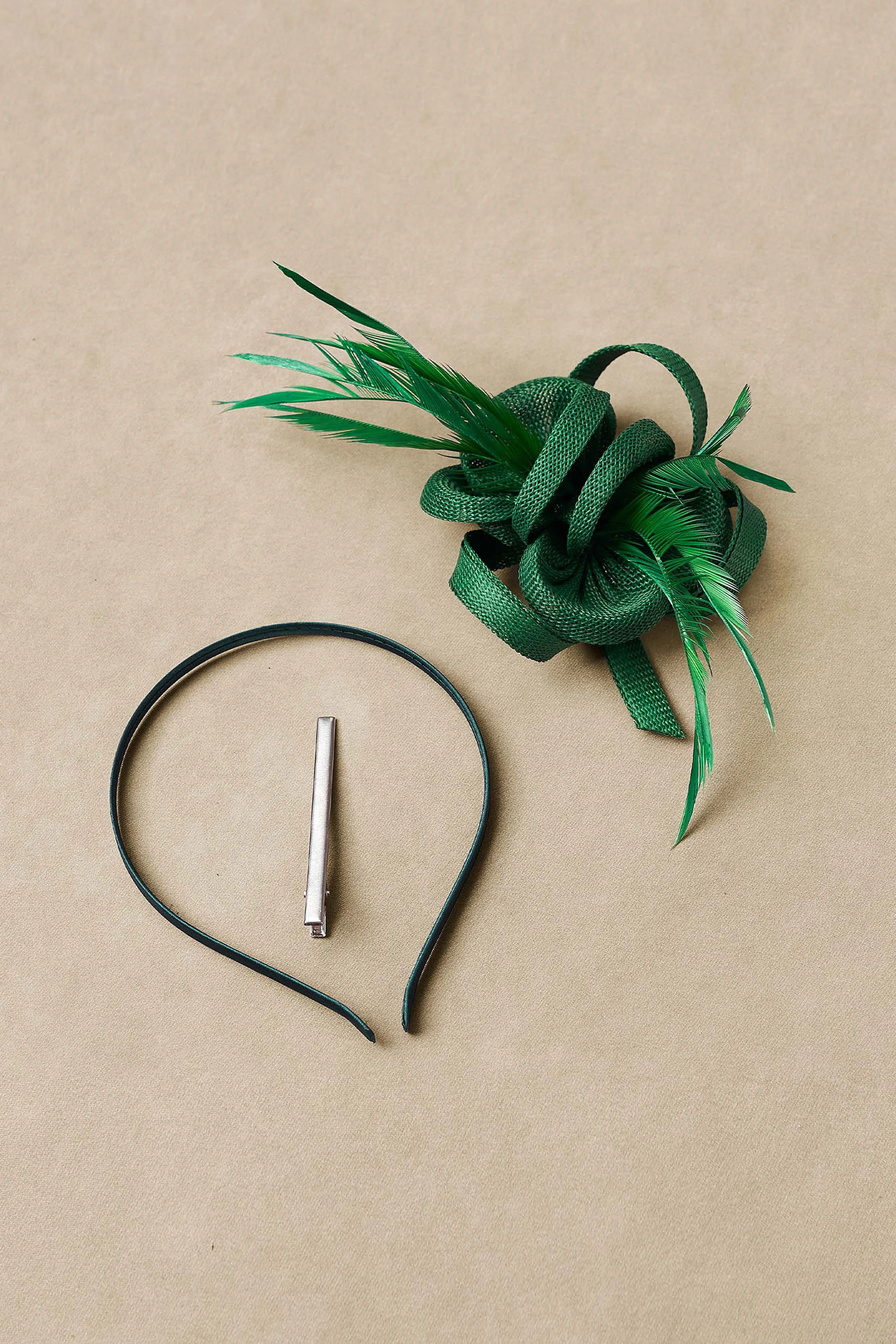 Exquisite Ribbon Knot Feather Fascinator sold by BABEYOND product image thumbnail 4