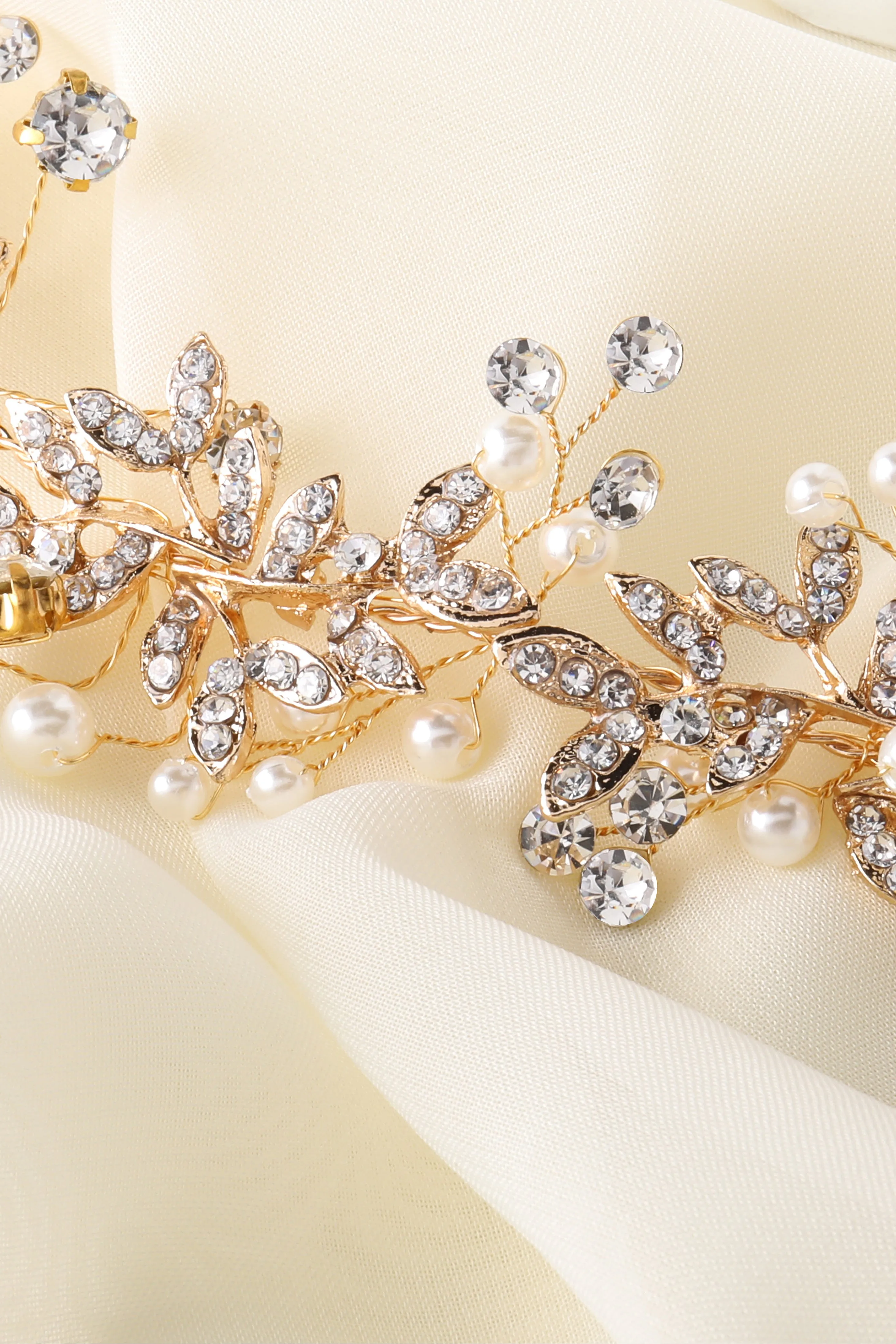 Graceful Bridal Floral Headband sold by BABEYOND product image thumbnail 5