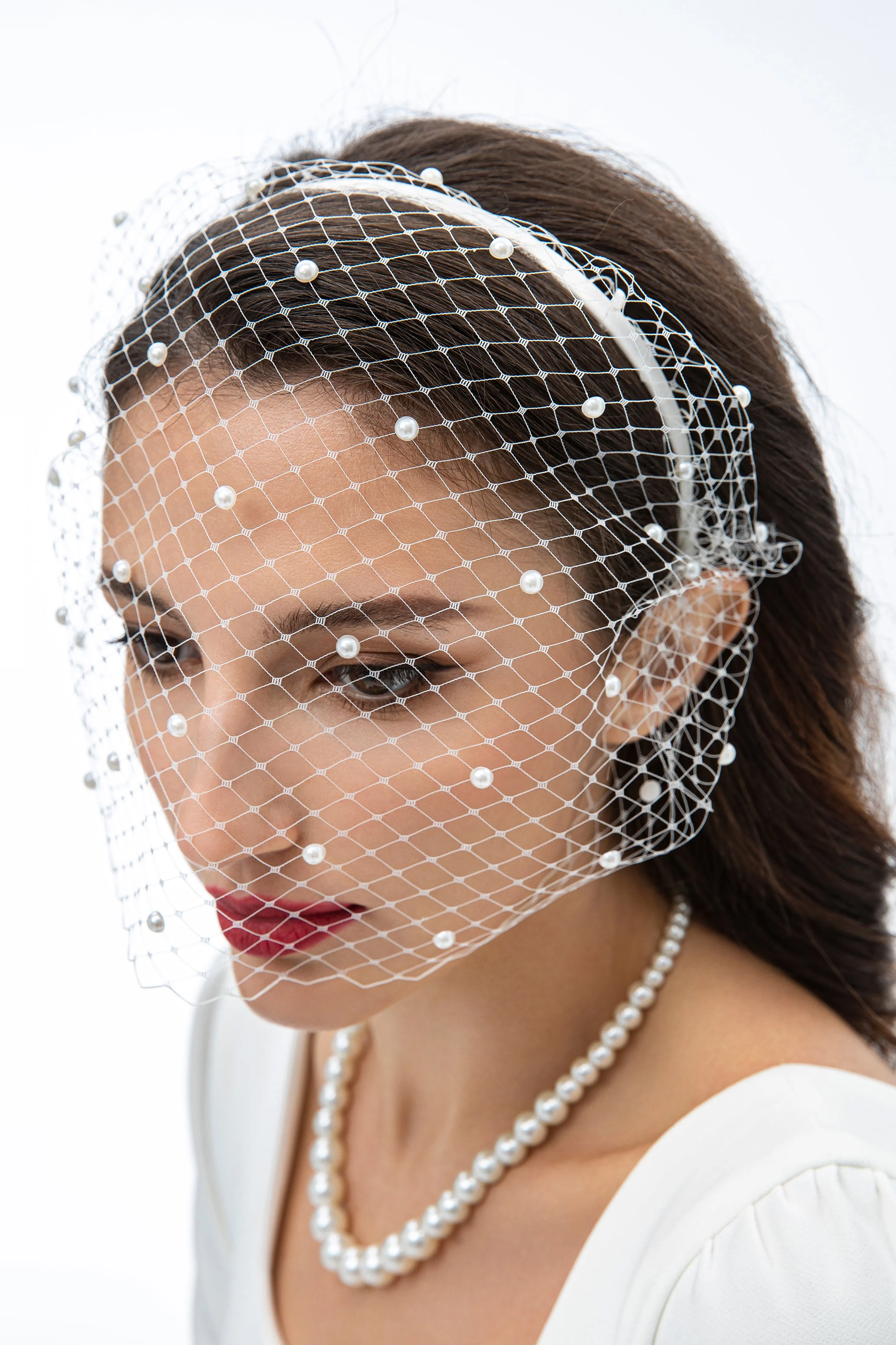 Graceful Veil Beaded Cocktail Fascinator sold by BABEYOND product image thumbnail 2