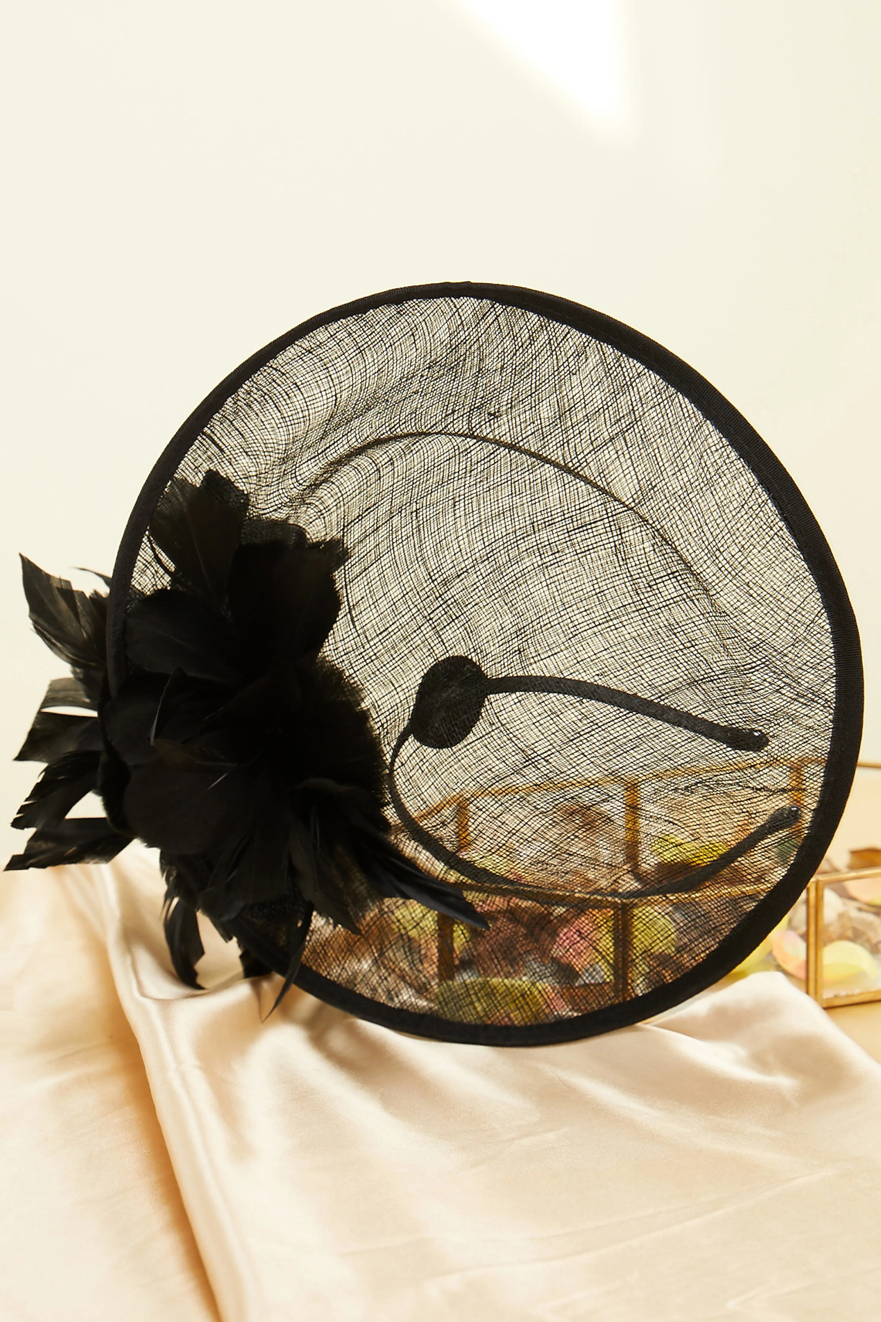Classic Floral Feather Pillbox Fascinator sold by BABEYOND product image thumbnail 5