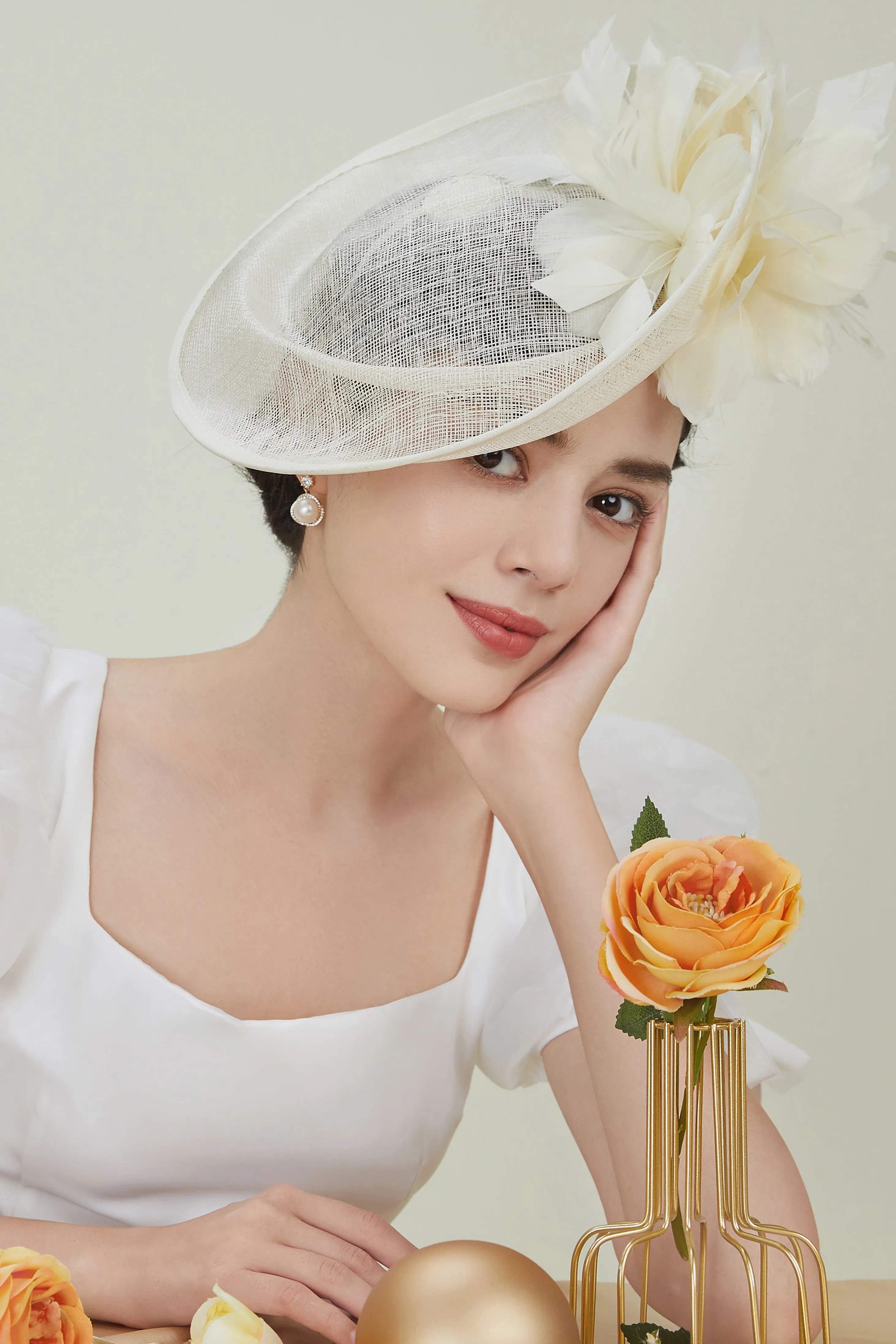 Classic Floral Feather Pillbox Fascinator sold by BABEYOND product image thumbnail 3