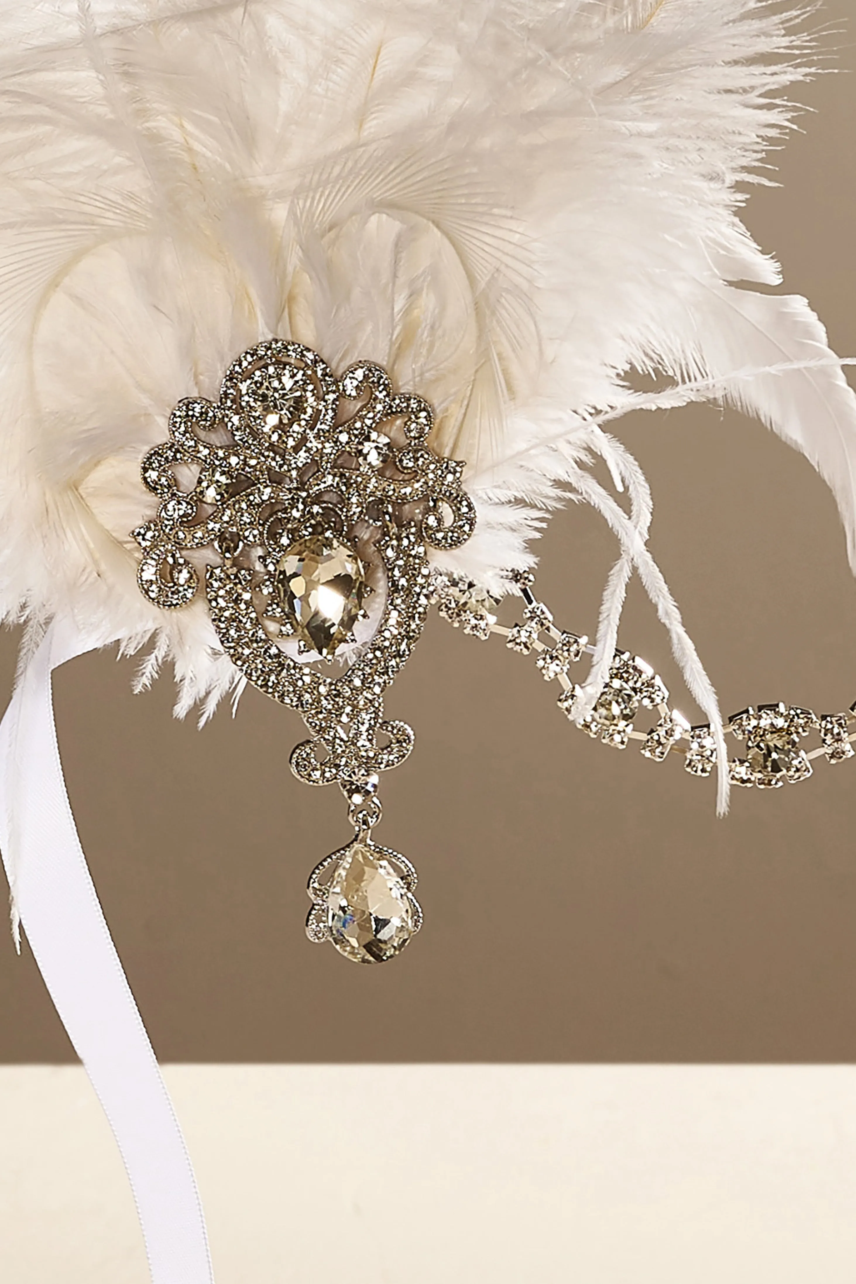 Retro Rhinestone Ostrich Feather Headband sold by BABEYOND product image thumbnail 4