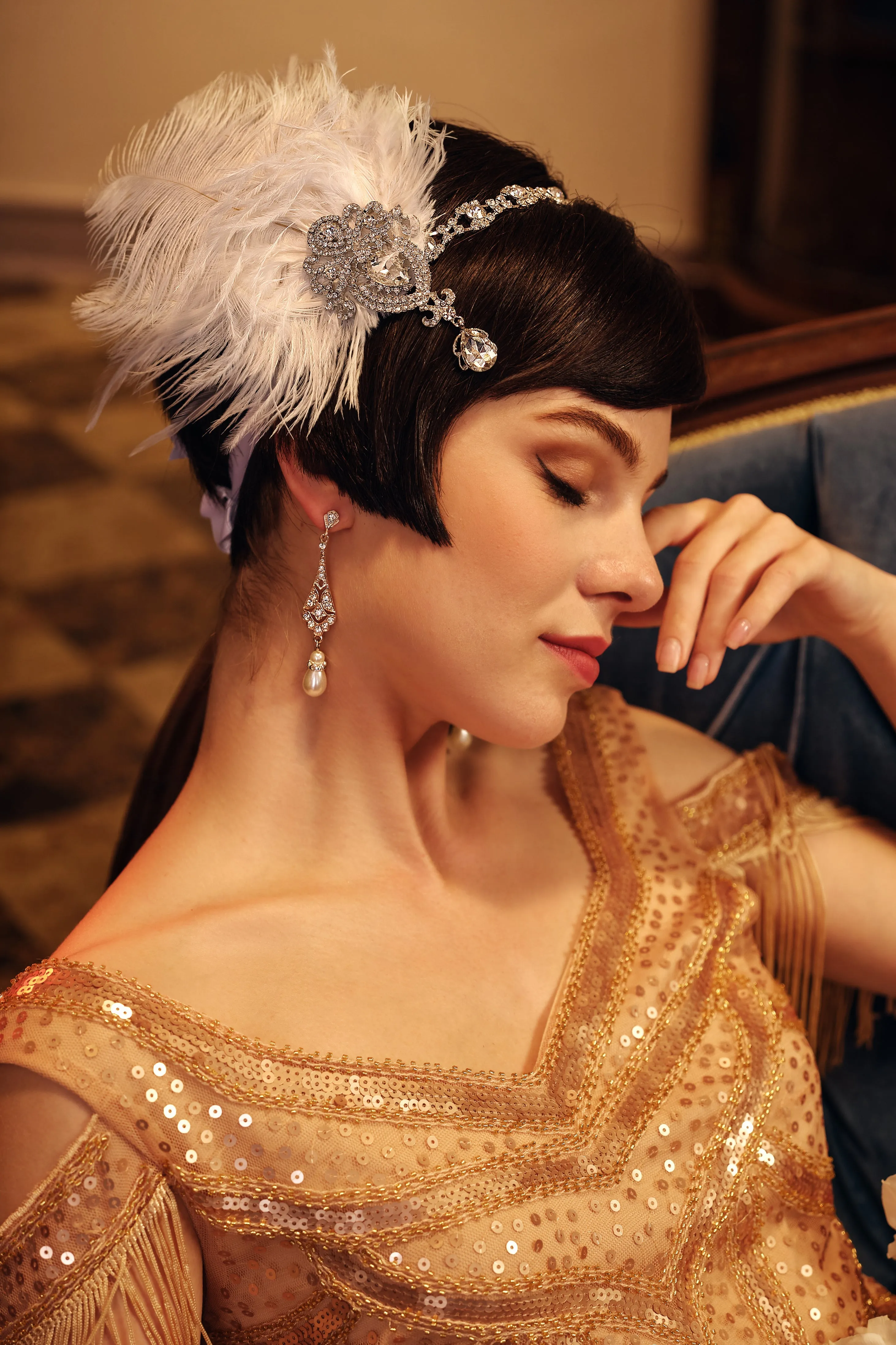 Retro Rhinestone Ostrich Feather Headband sold by BABEYOND product image thumbnail 2