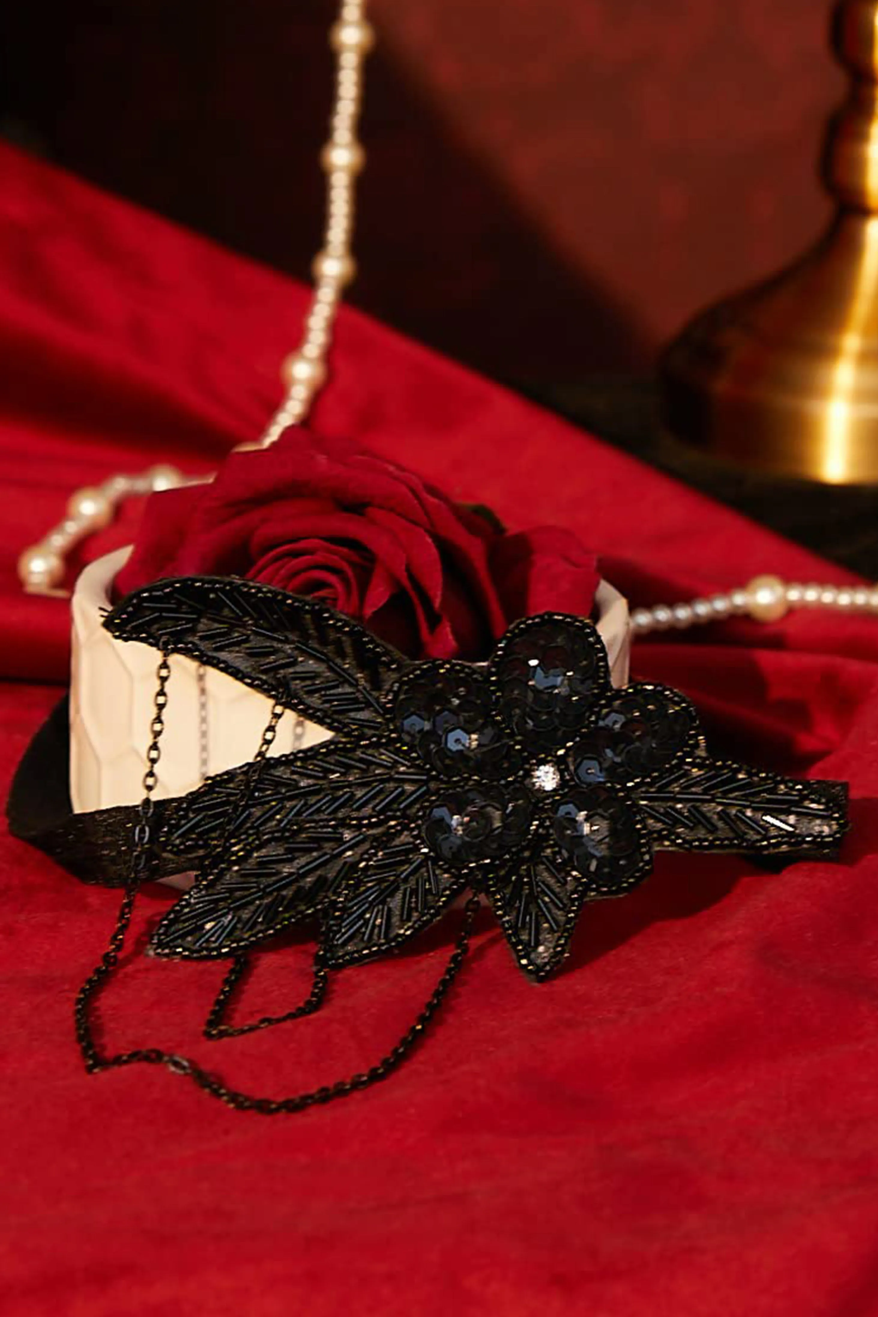 Flower Glitter Chain Dangle Headband sold by BABEYOND product image thumbnail 4