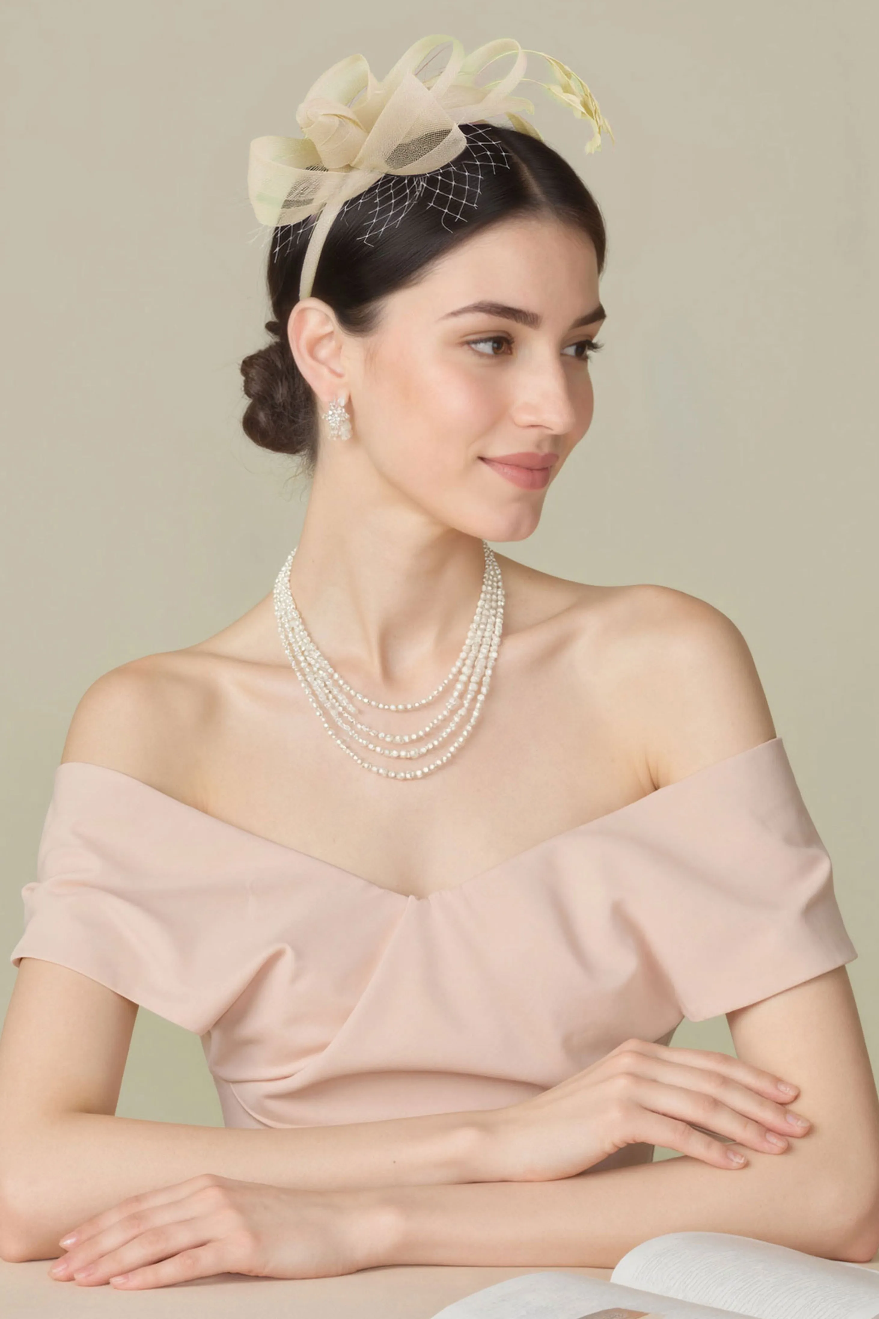 Romantic Tulle Veil Feather Fascinator sold by BABEYOND product image thumbnail 2