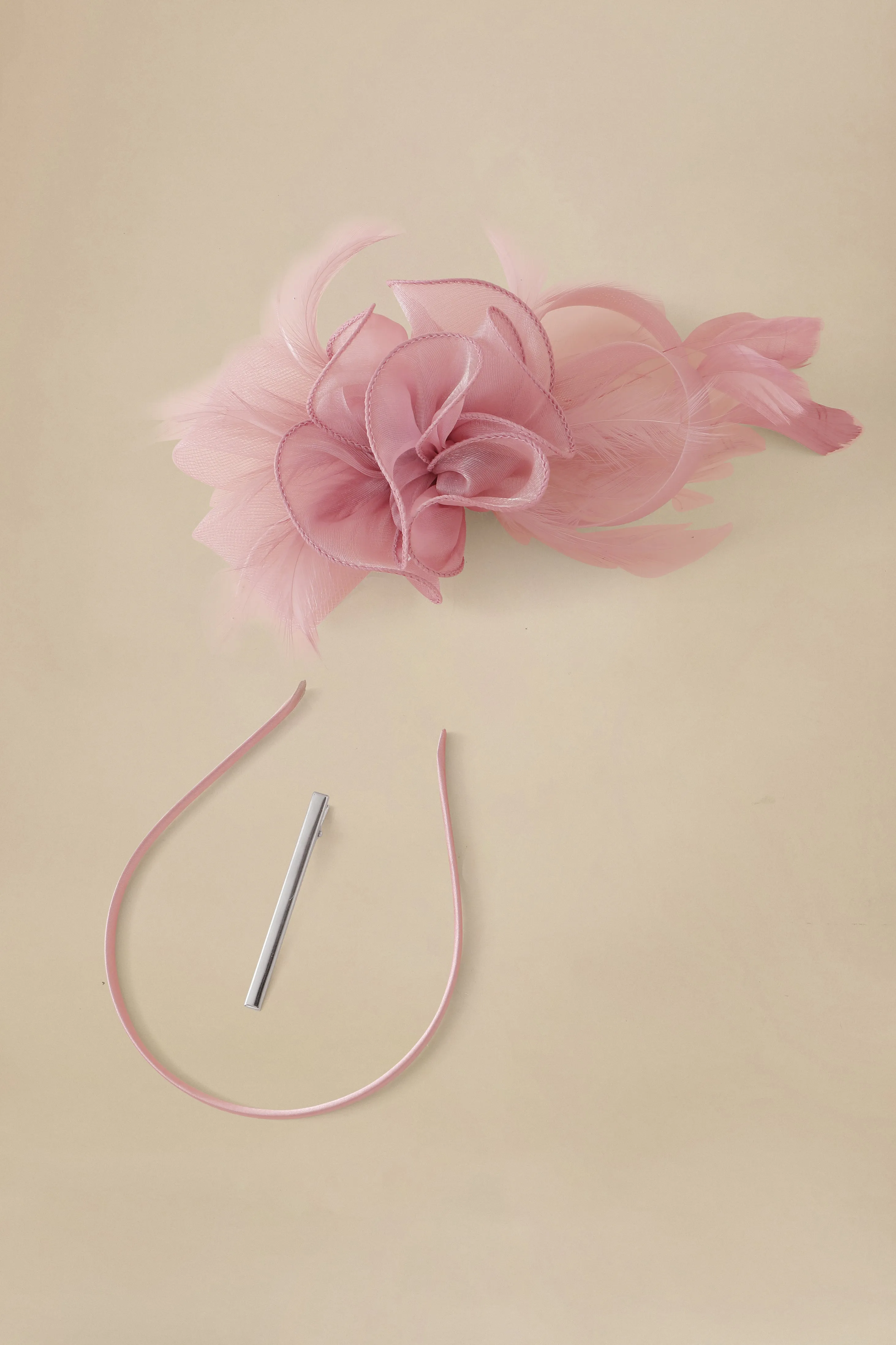 Romantic Tulle Feather Fascinator sold by BABEYOND product image thumbnail 4