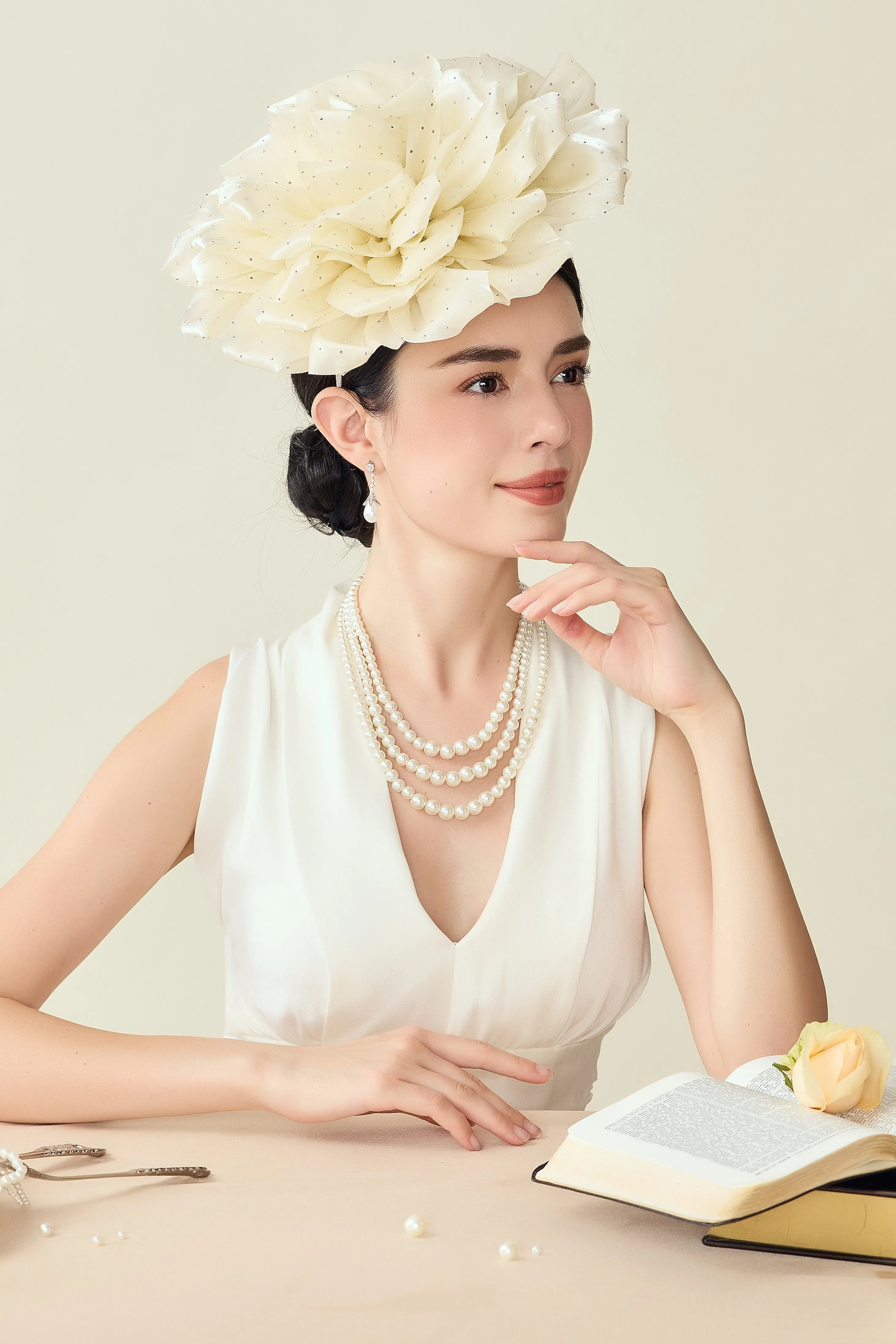 Glamorous Oversized Floral Fascinator sold by BABEYOND product image thumbnail 3