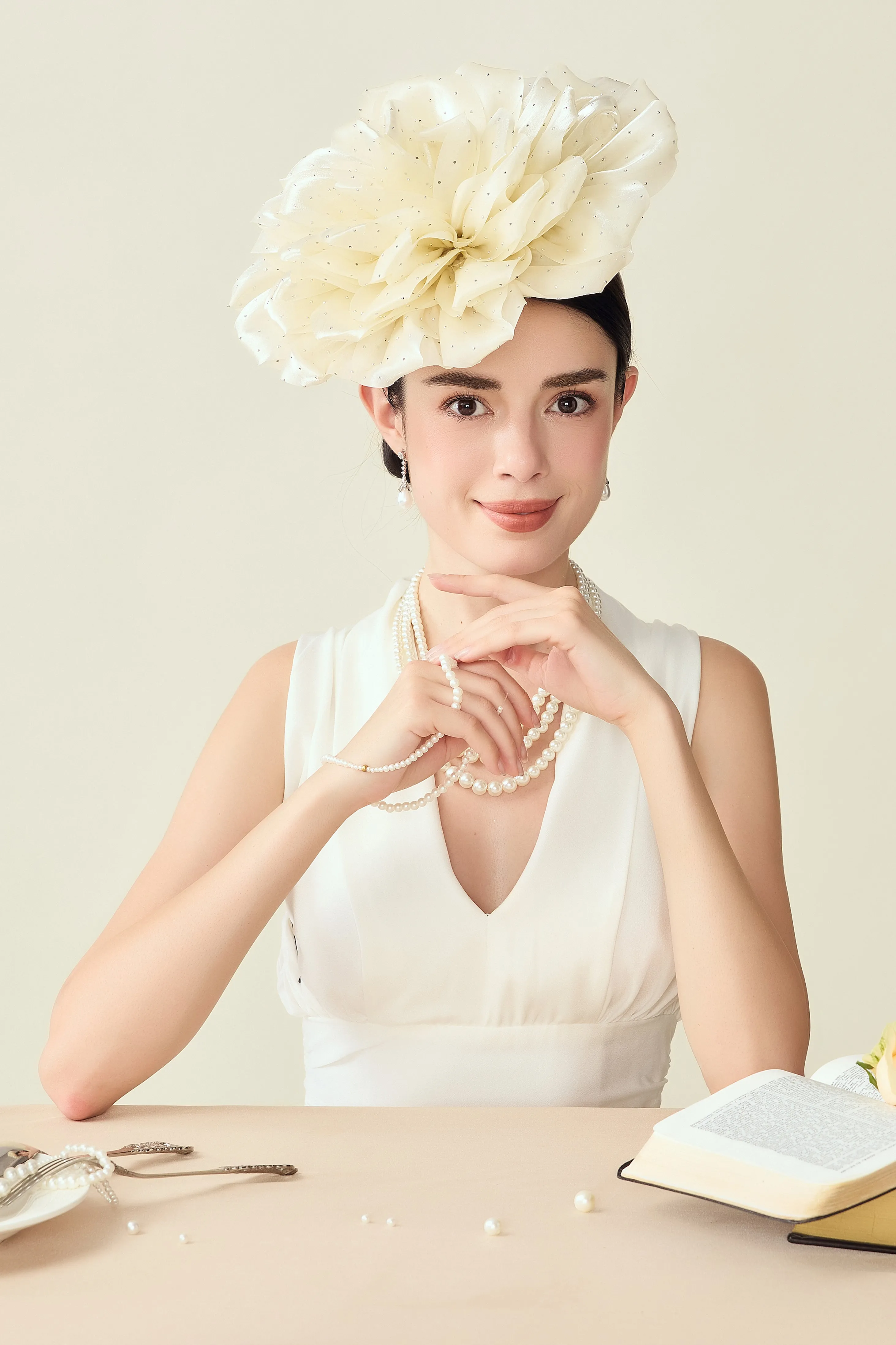 Glamorous Oversized Floral Fascinator sold by BABEYOND product image thumbnail 2