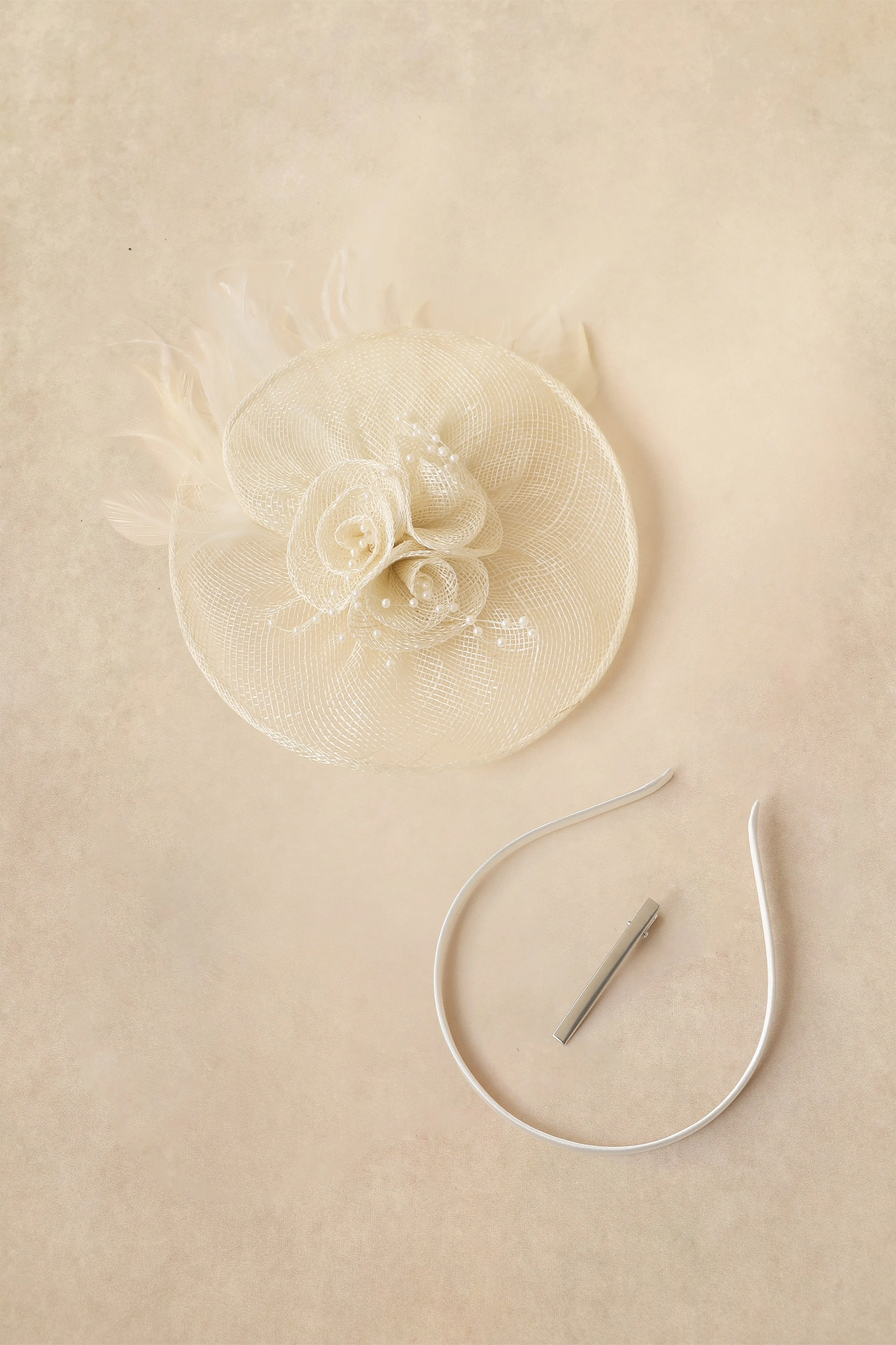 Floral Mesh Feather Derby Fascinator sold by BABEYOND product image thumbnail 4