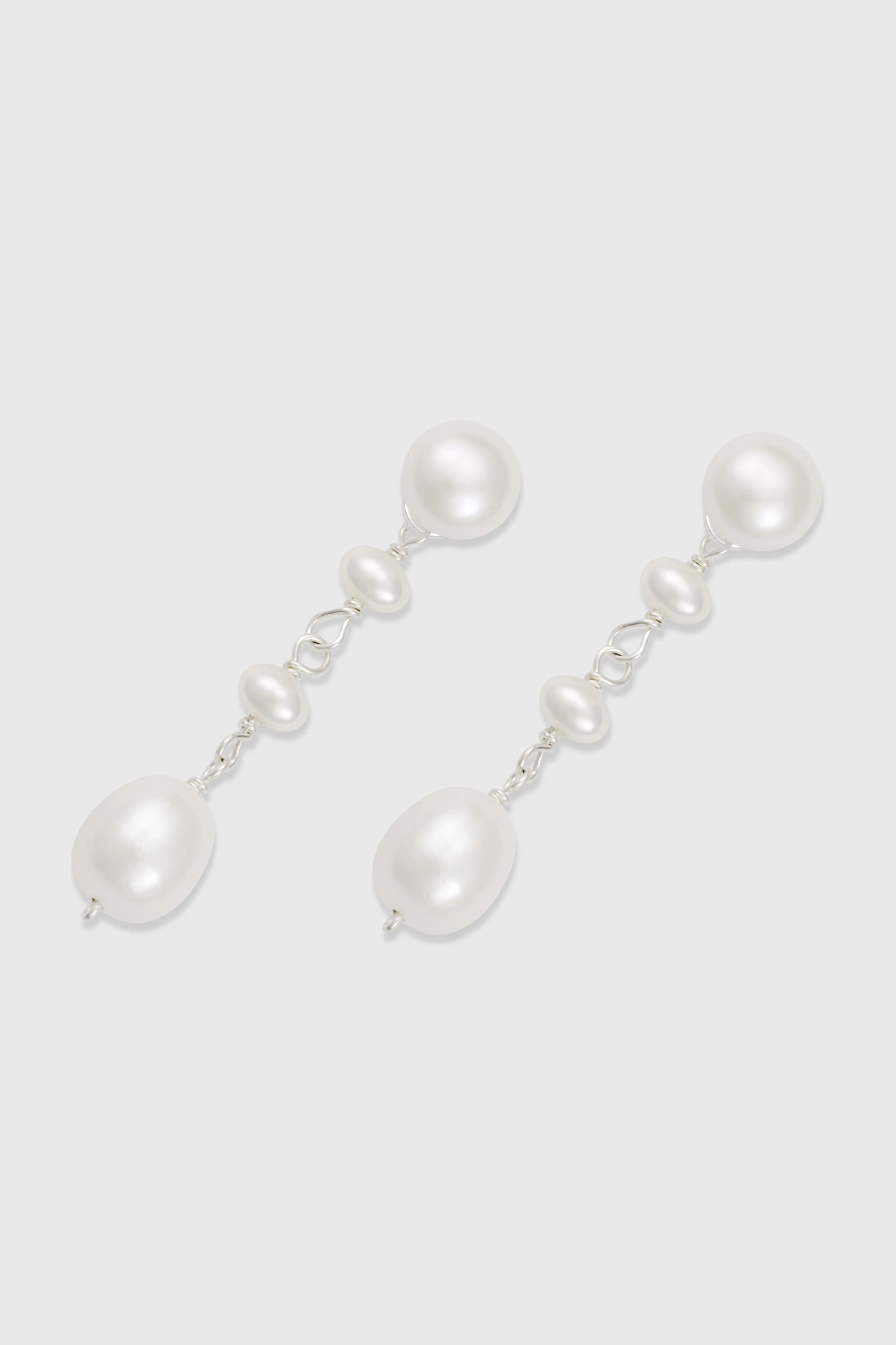 Vintage Minimalist Freshwater Pearl Earrings sold by BABEYOND product image thumbnail 3