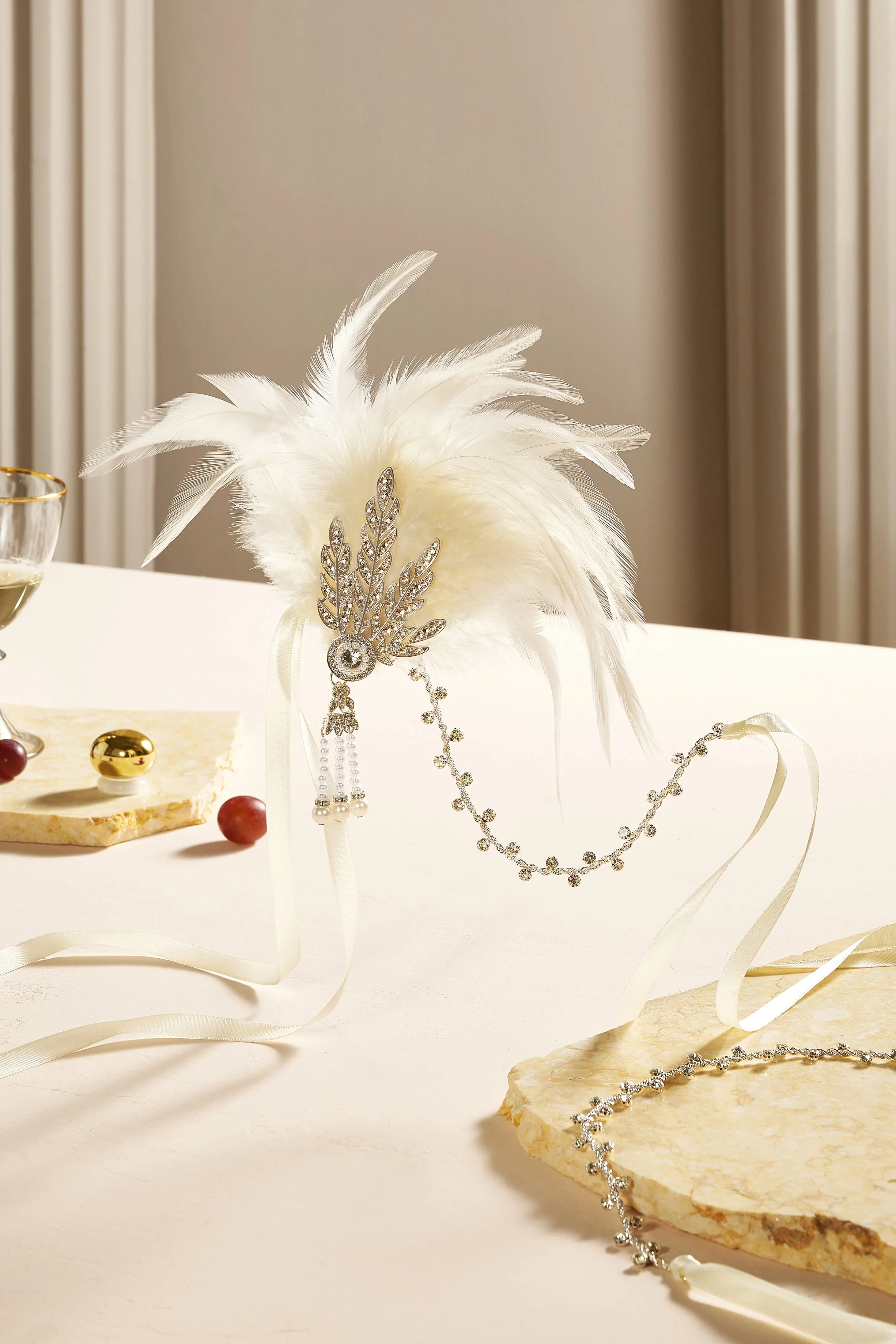 1920s Retro Feather Gatsby Headband sold by BABEYOND product image thumbnail 3