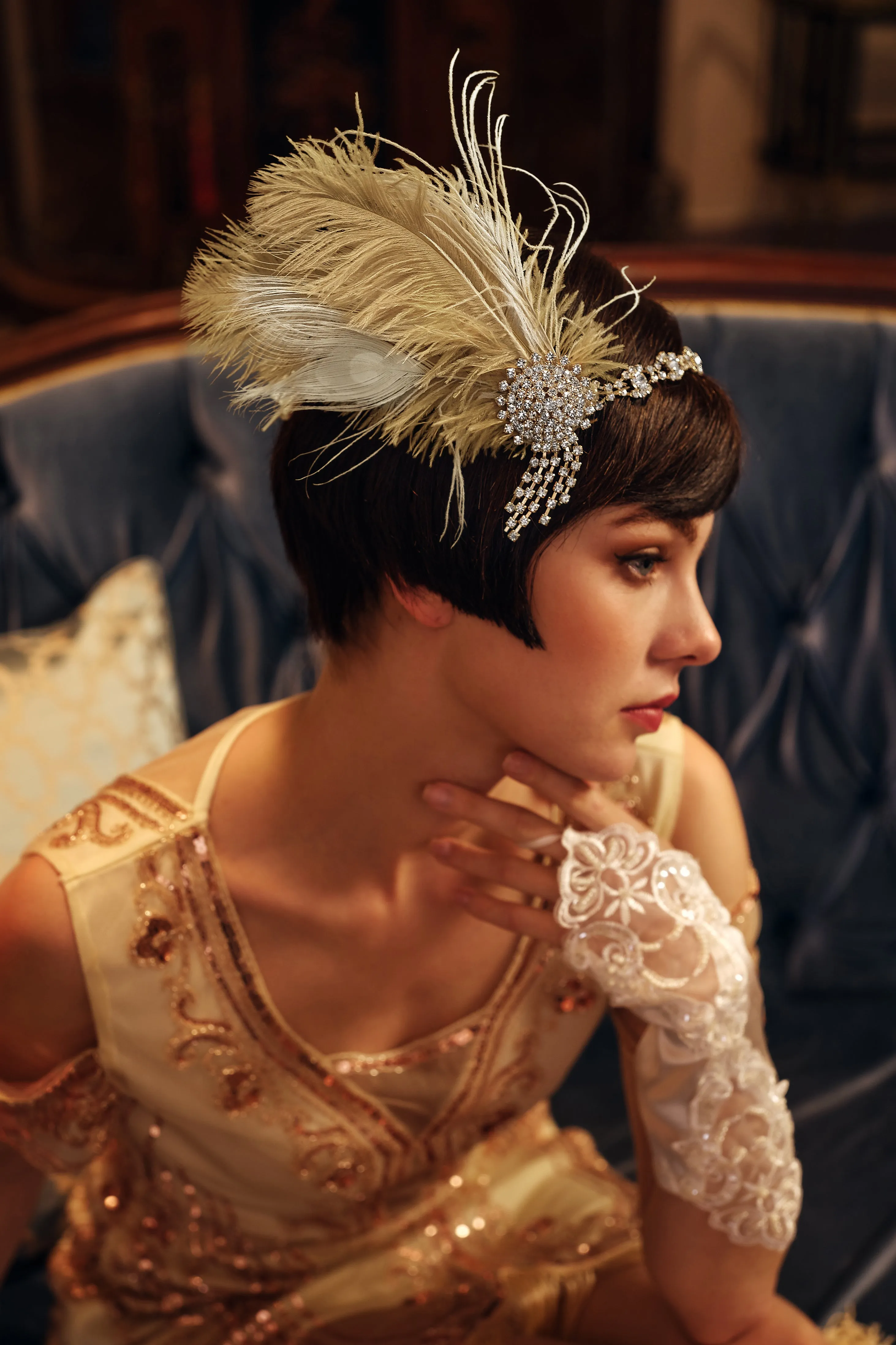 Rhinestone Chain Feather Headpiece sold by BABEYOND product image thumbnail 2