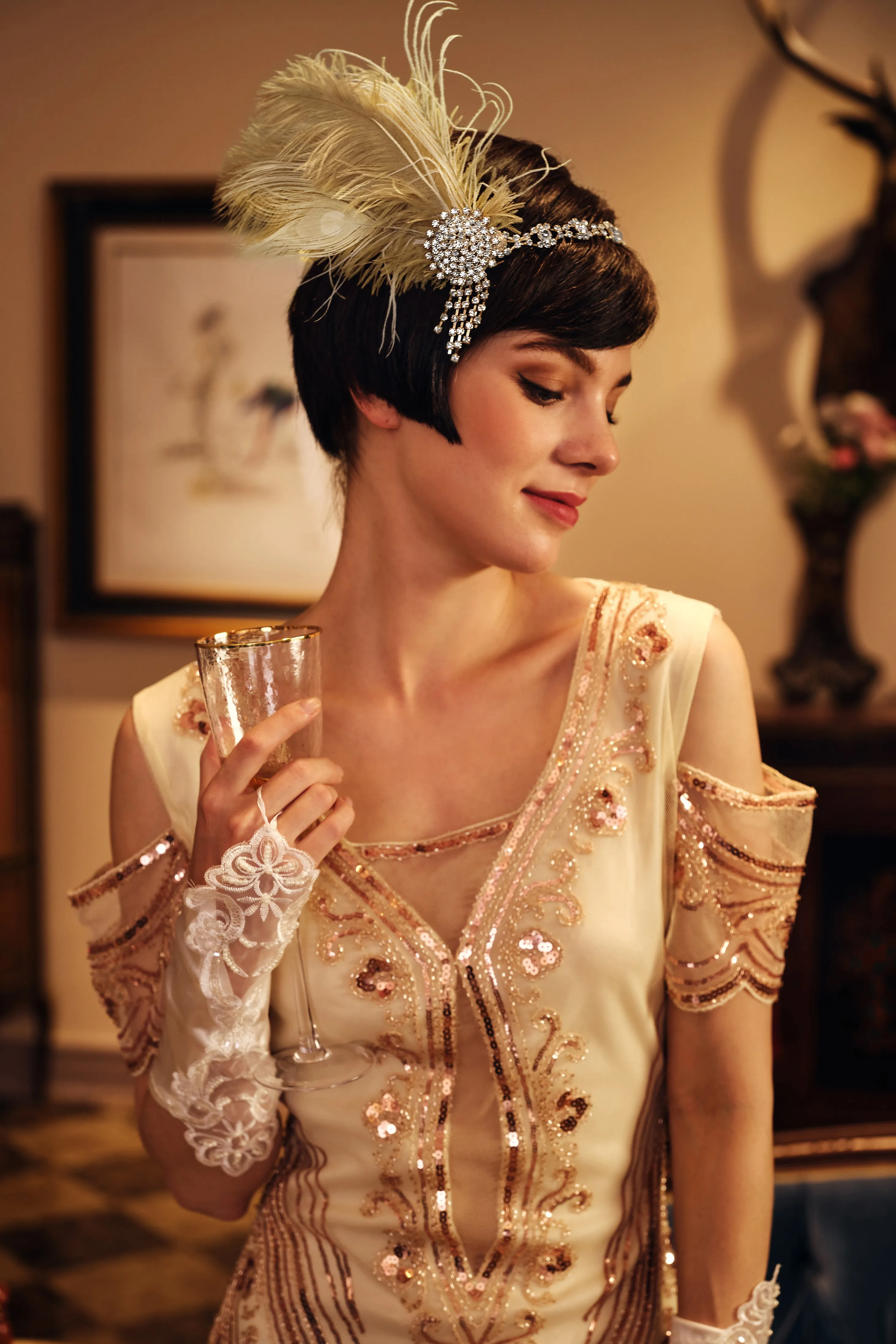 Rhinestone Chain Feather Headpiece sold by BABEYOND product image thumbnail 3