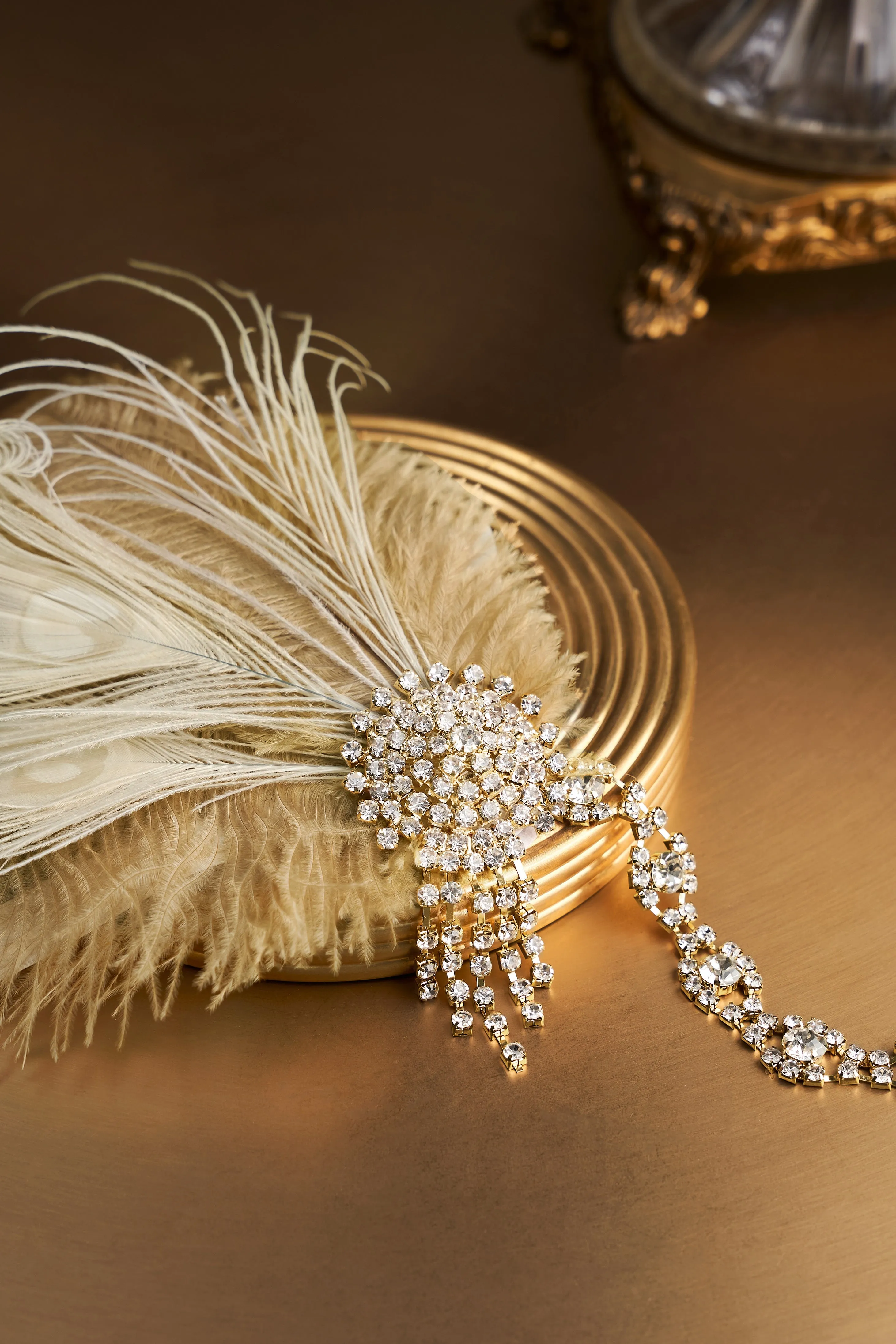 Rhinestone Chain Feather Headpiece sold by BABEYOND product image thumbnail 4