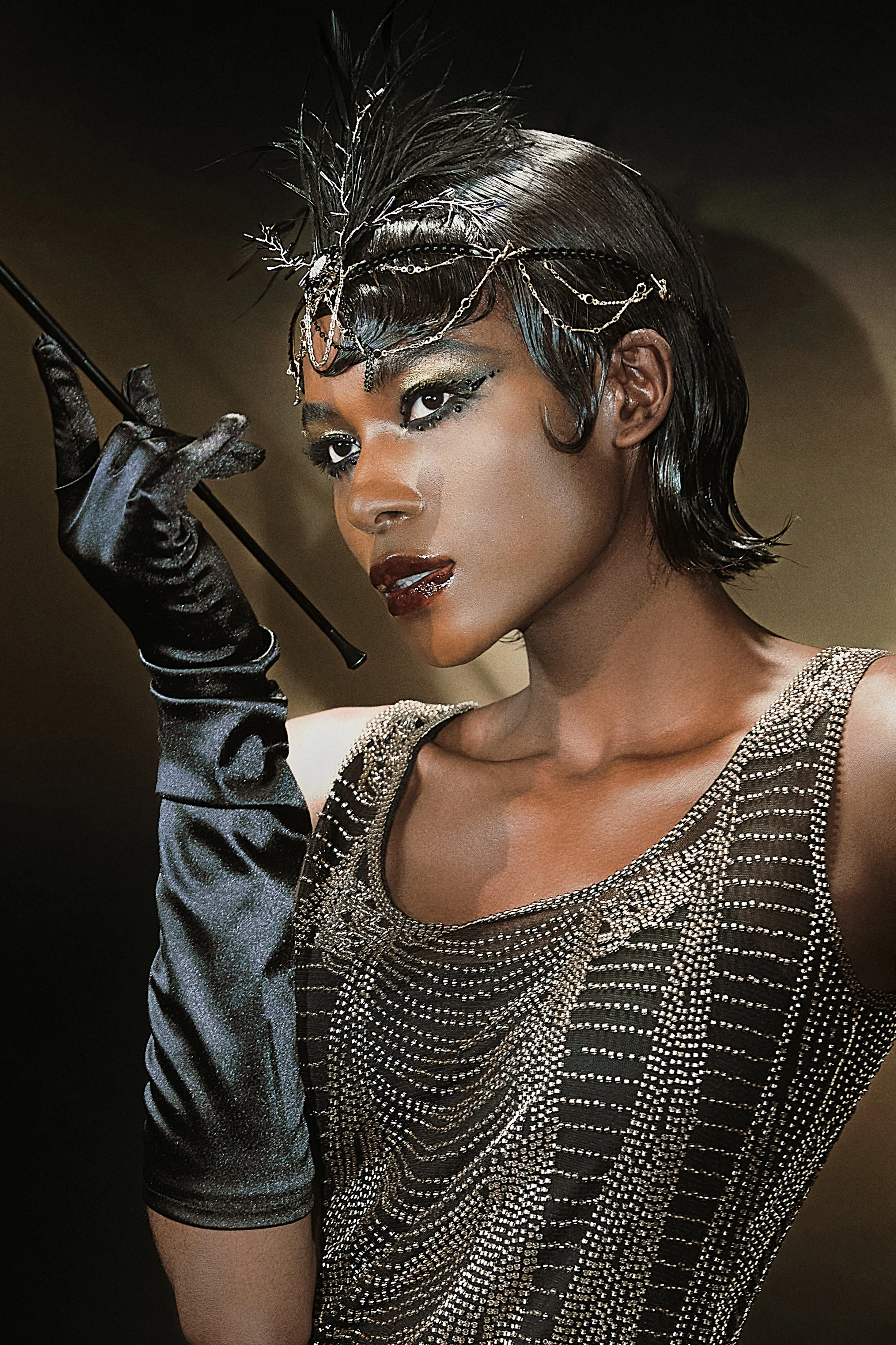 Beaded Crystal Chain Feather Headband sold by BABEYOND product image thumbnail 2