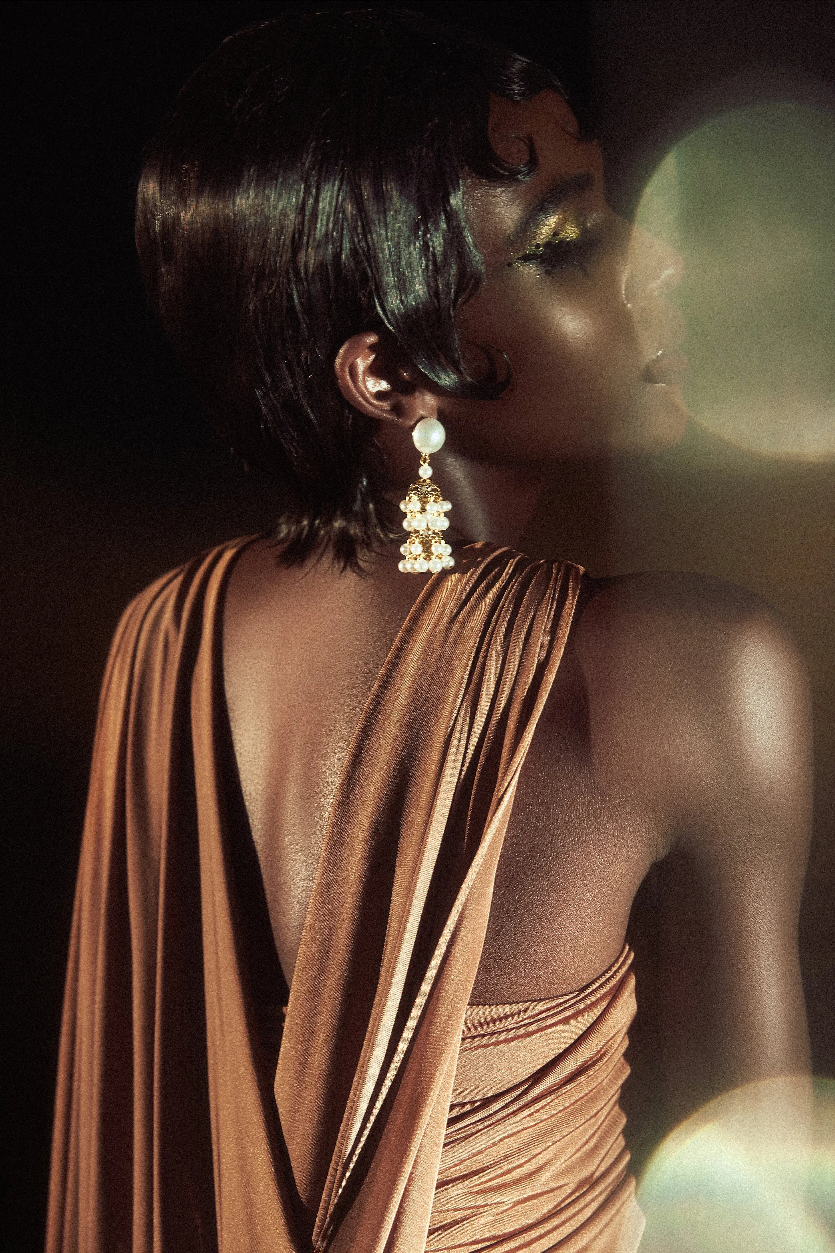 Vintage Baroque Pearl Cutout Earrings sold by BABEYOND product image thumbnail 4