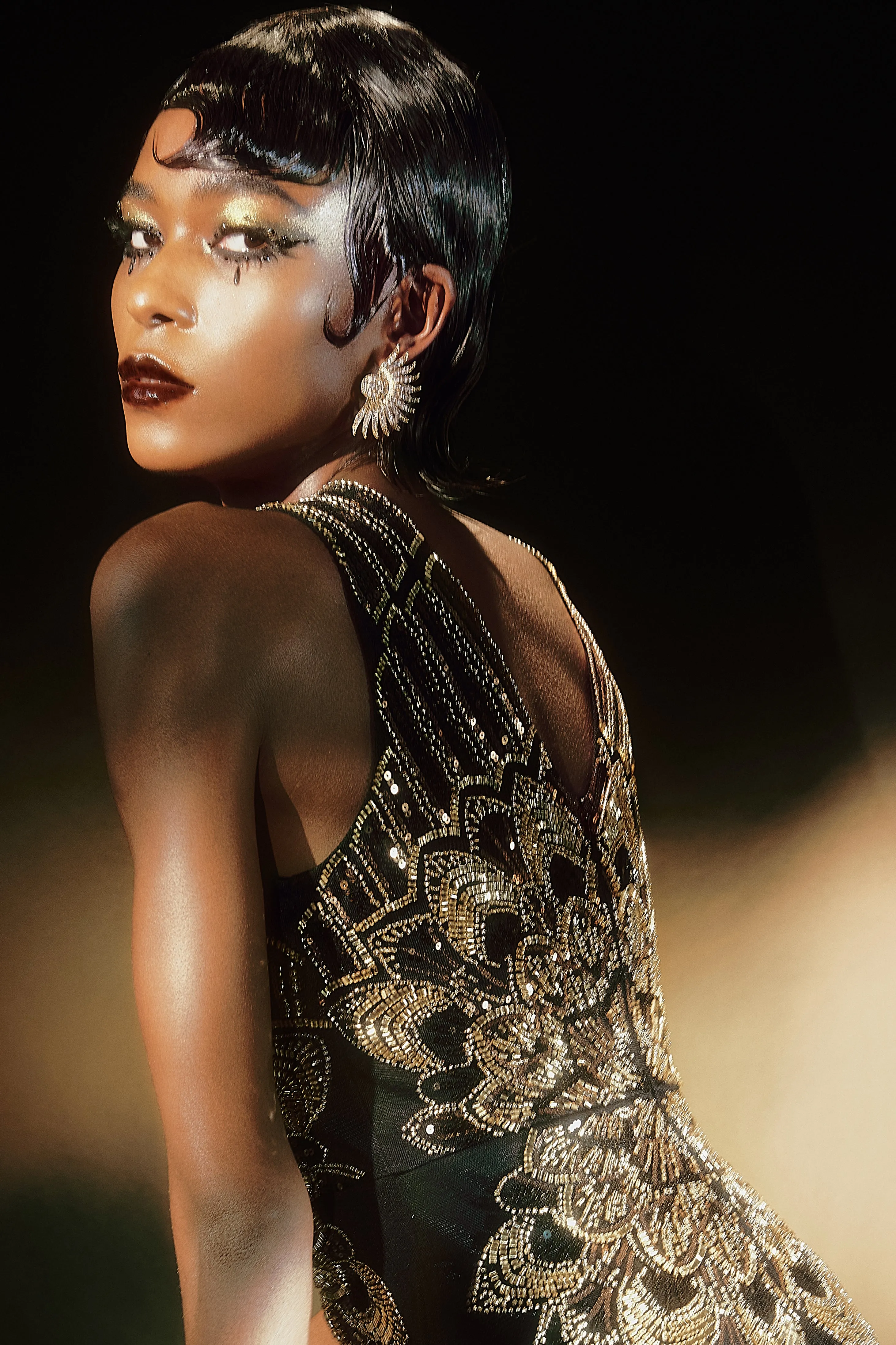 Antique Retro Zircon Studded Earrings sold by BABEYOND product image thumbnail 4