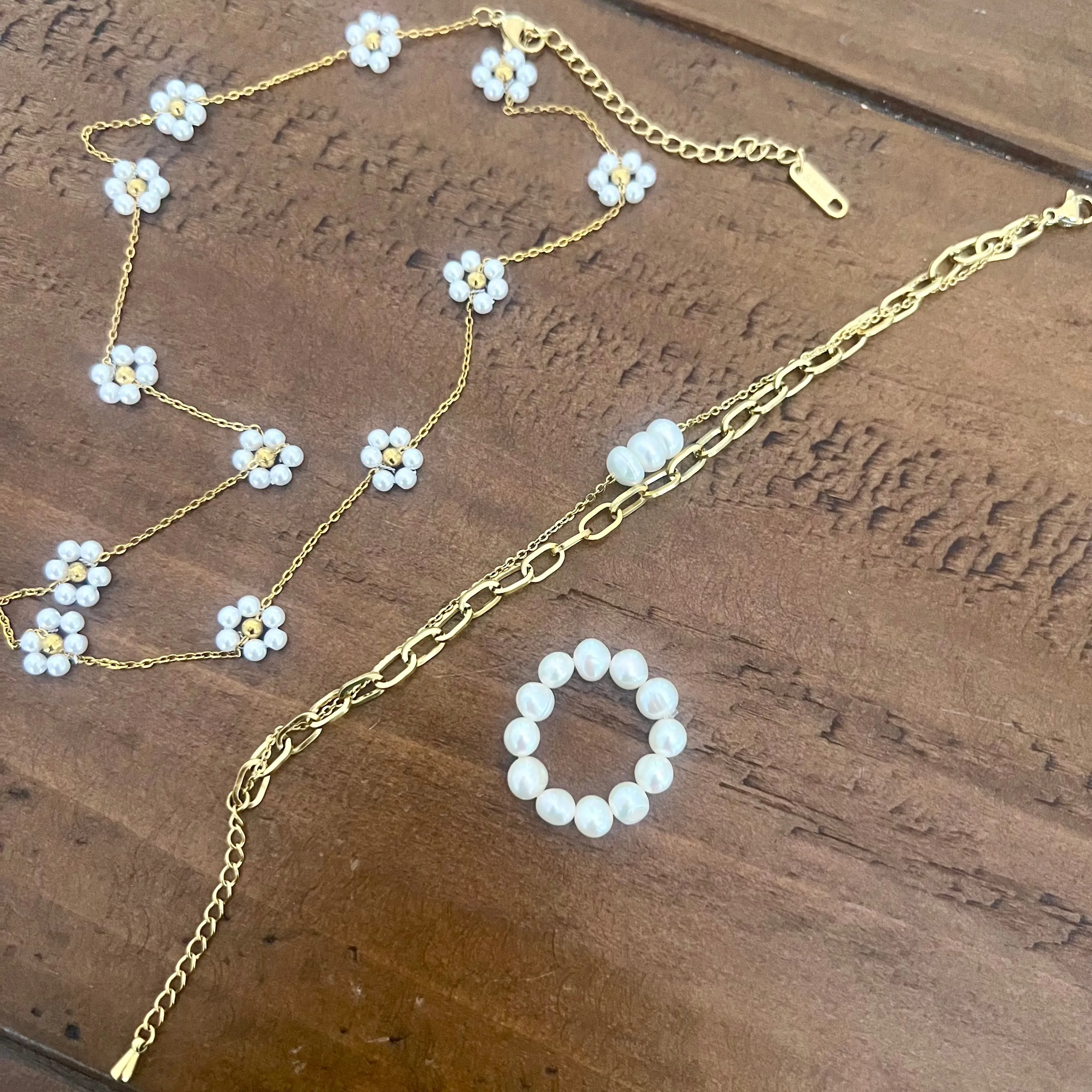 the pearls bundle sold by bubs & sass