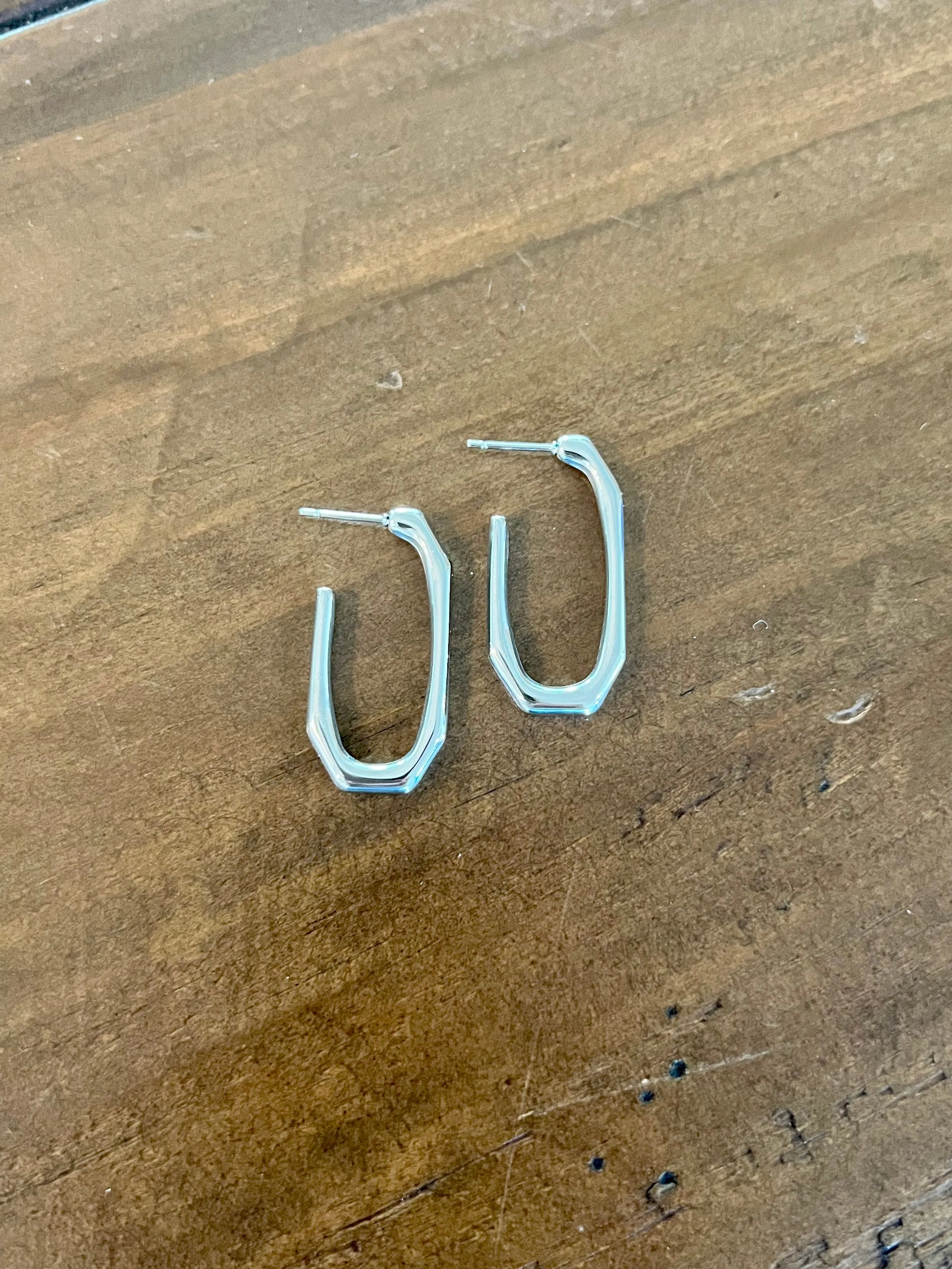 square thin hoops sold by bubs & sass product image thumbnail 3