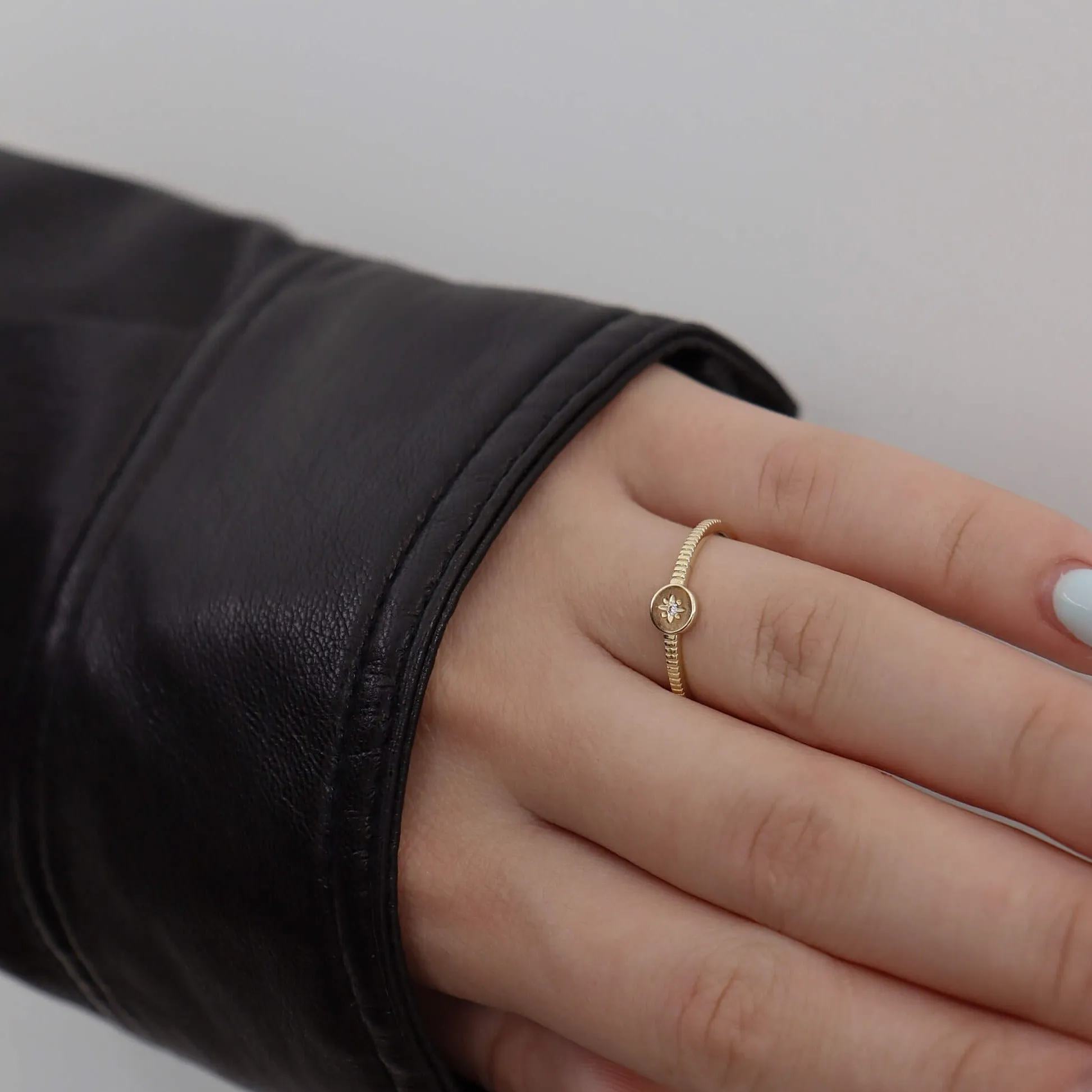 14K Star-Set Ribbed Ring sold by IceLink product image thumbnail 3