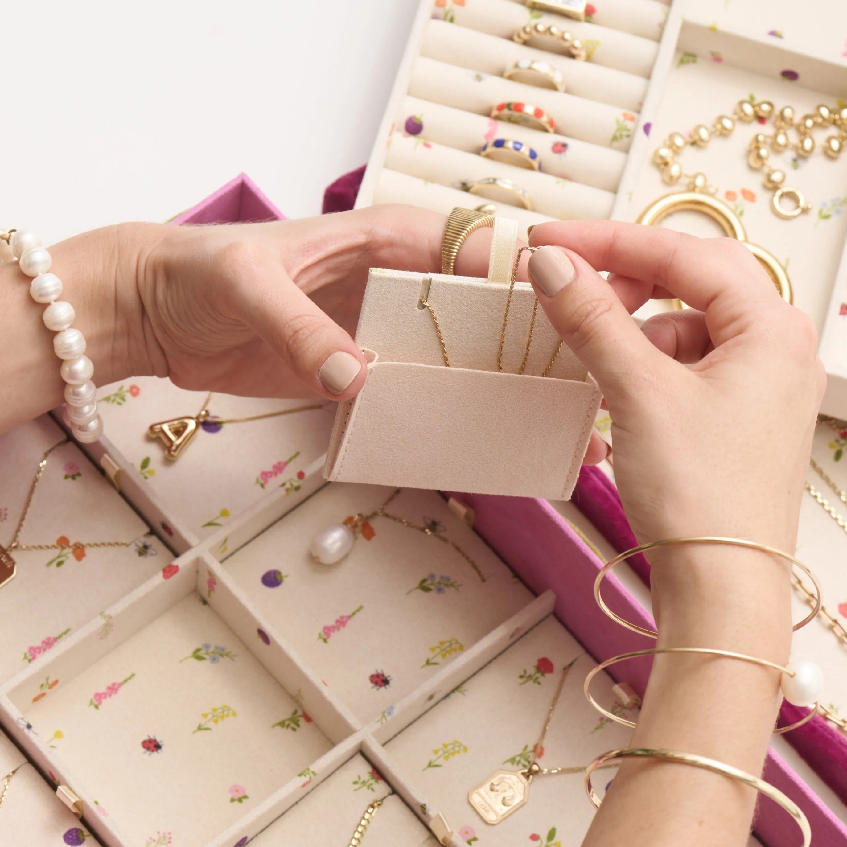 Scalloped Floret Jewelry Box sold by Ariel Gordon Jewelry product image thumbnail 5