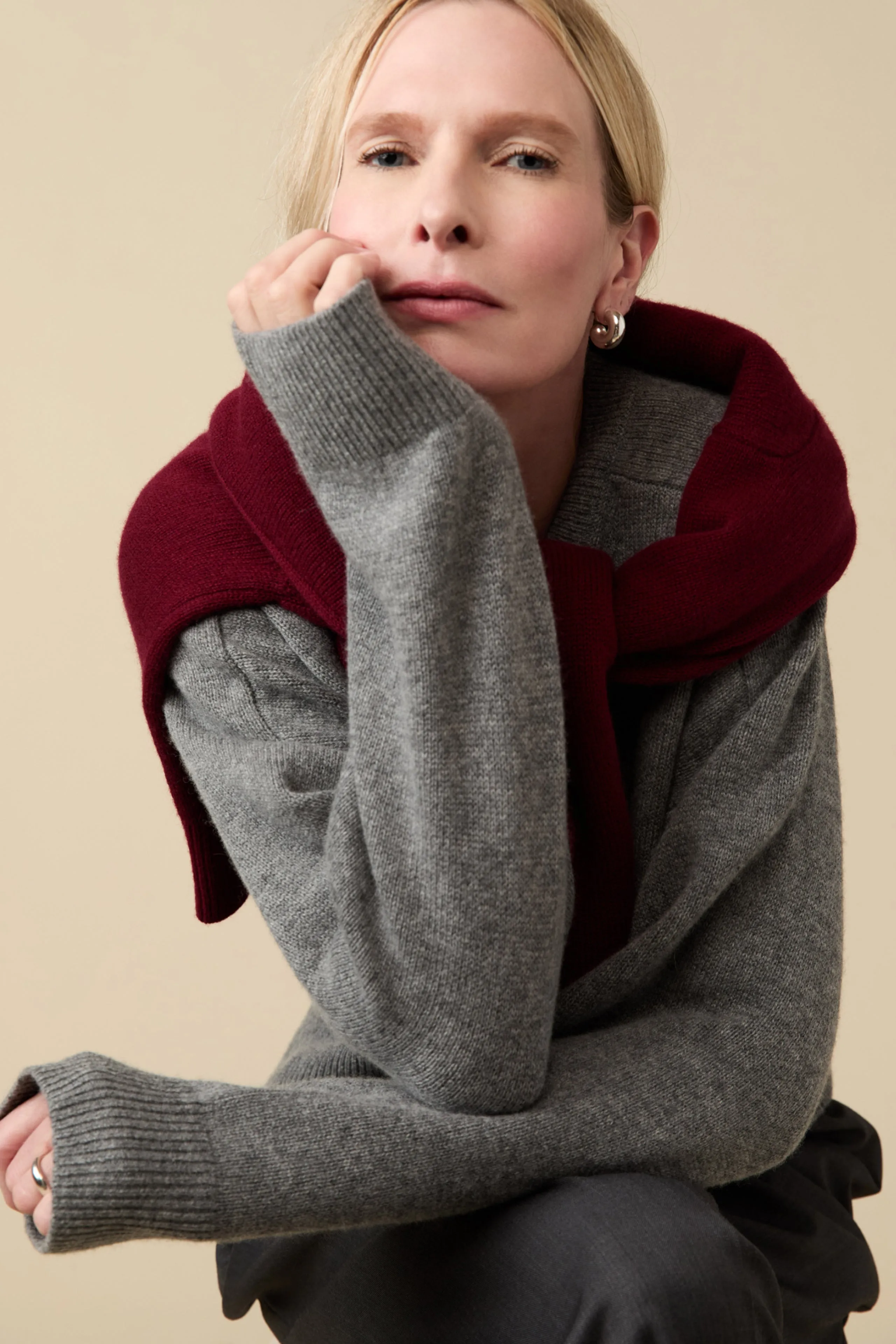 The Cashmere V-Neck in Heather Grey sold by Sold Out NYC product image thumbnail 4