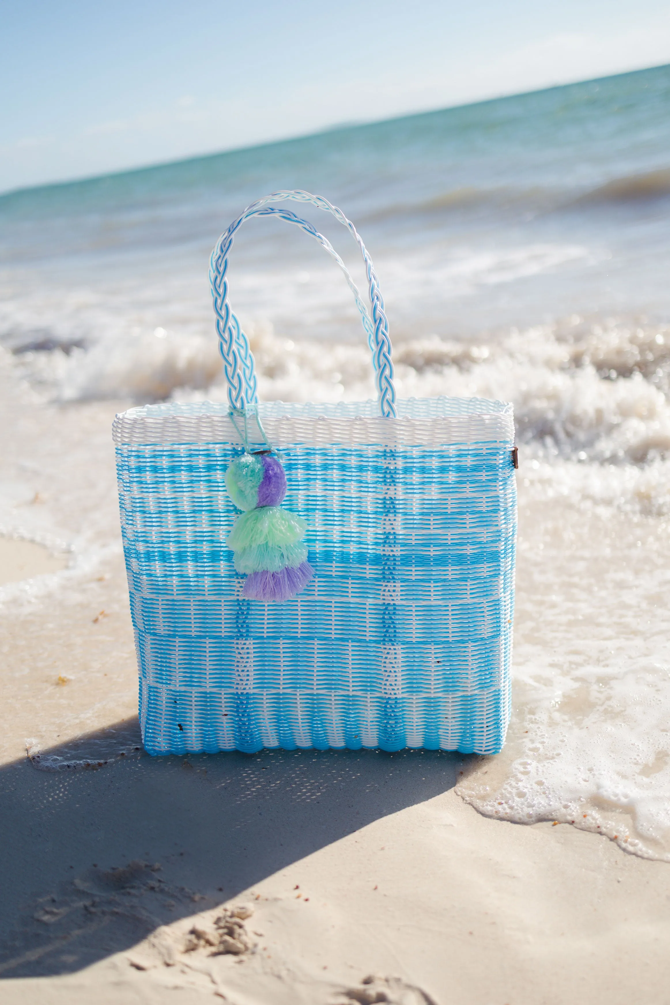 Nube Capsule Citron Tote sold by Squeeze De Citron