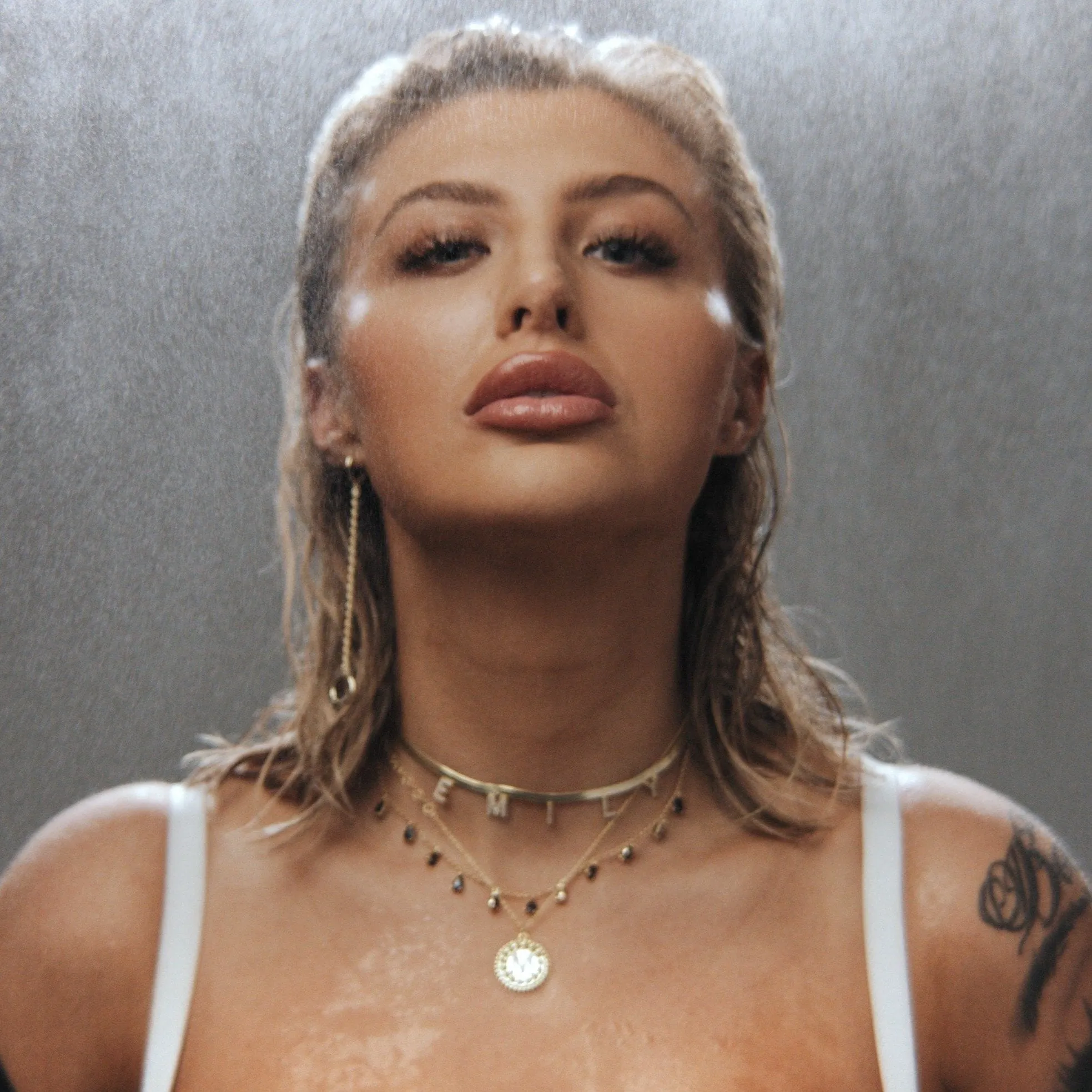 Halo Chain Initial Pendant sold by The Sis Kiss product image thumbnail 4