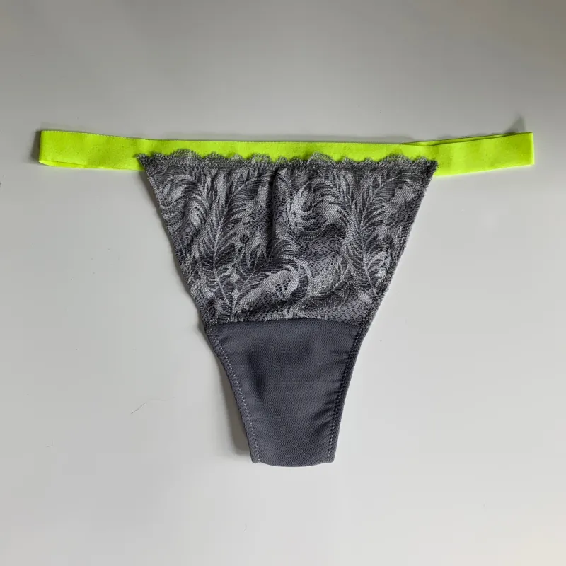 Rhonda Stretch Lace Thong made by Pêche