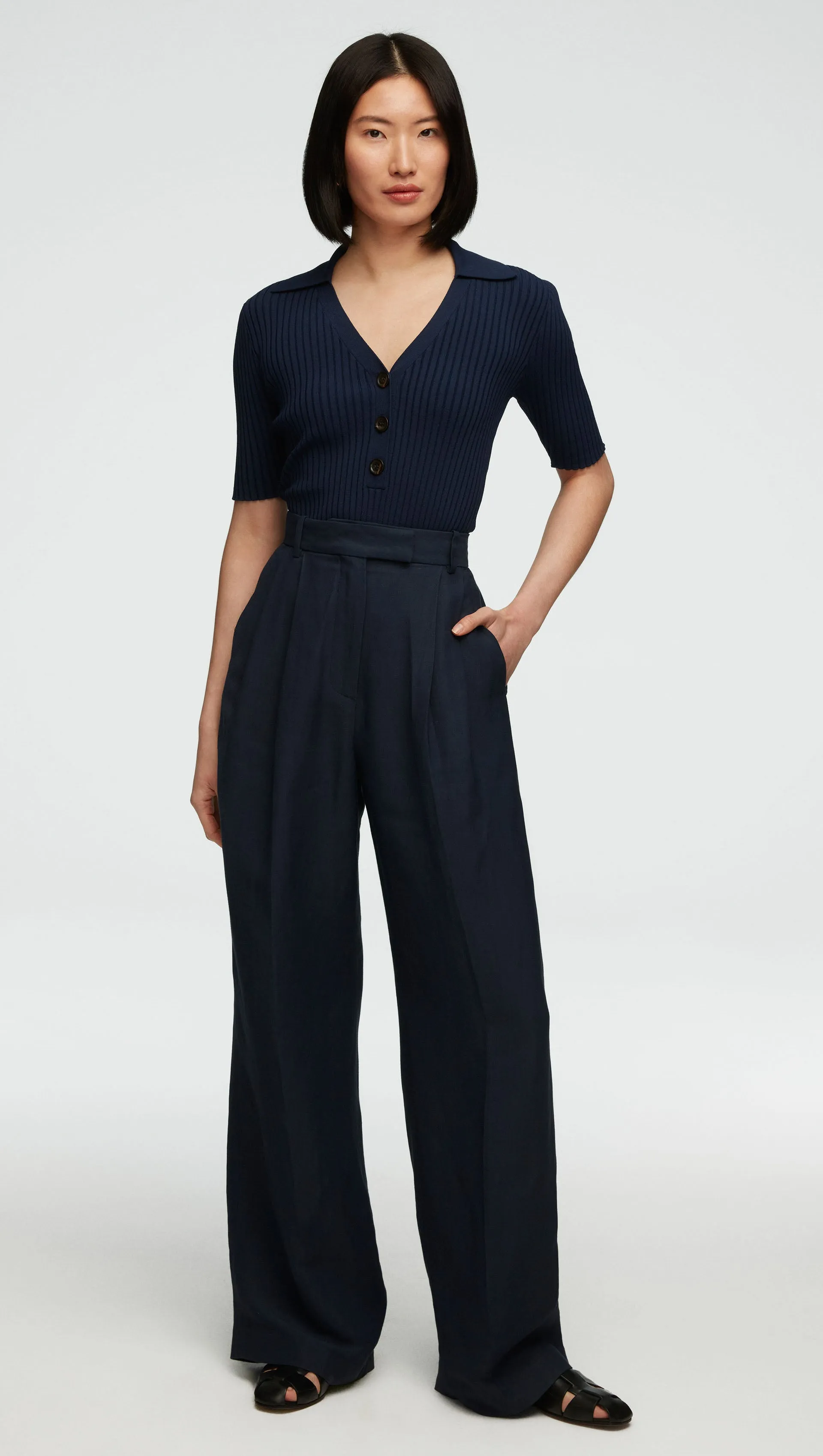 Pleated Trouser in Viscose Linen Twill | Navy sold by Argent product image thumbnail 2