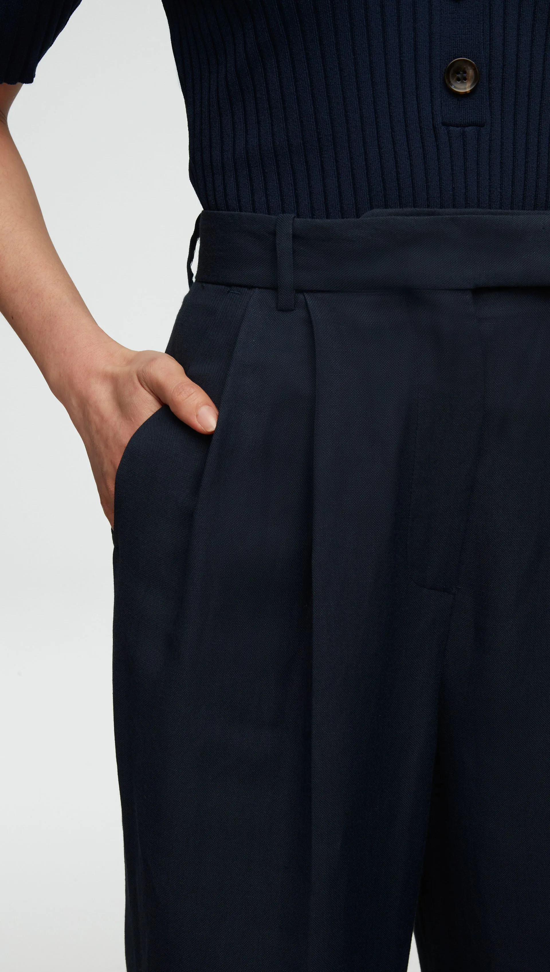 Pleated Trouser in Viscose Linen Twill | Navy sold by Argent product image thumbnail 3