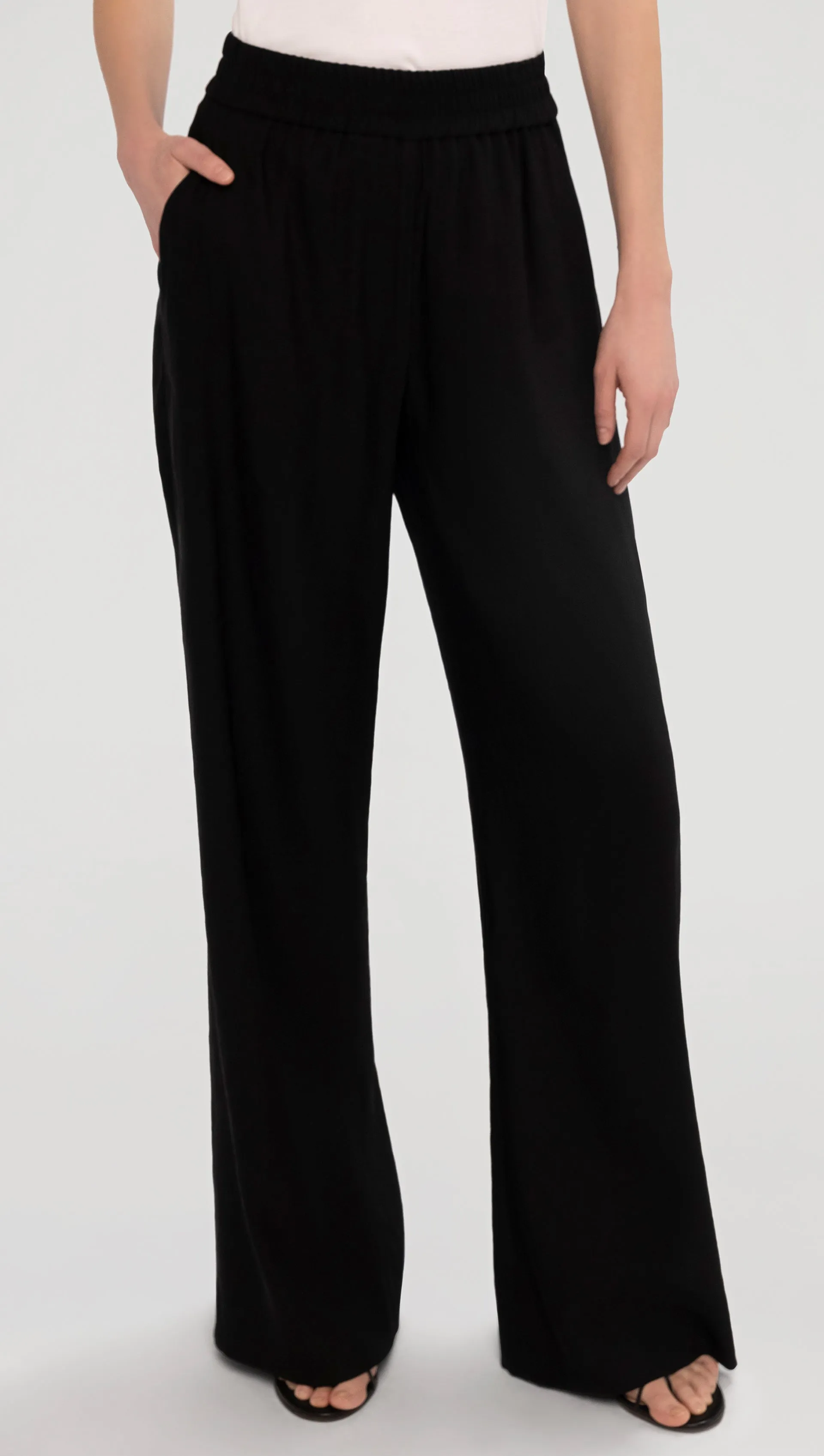 Pull-On Relaxed Trouser in Linen Blend | Black sold by Argent product image thumbnail 2