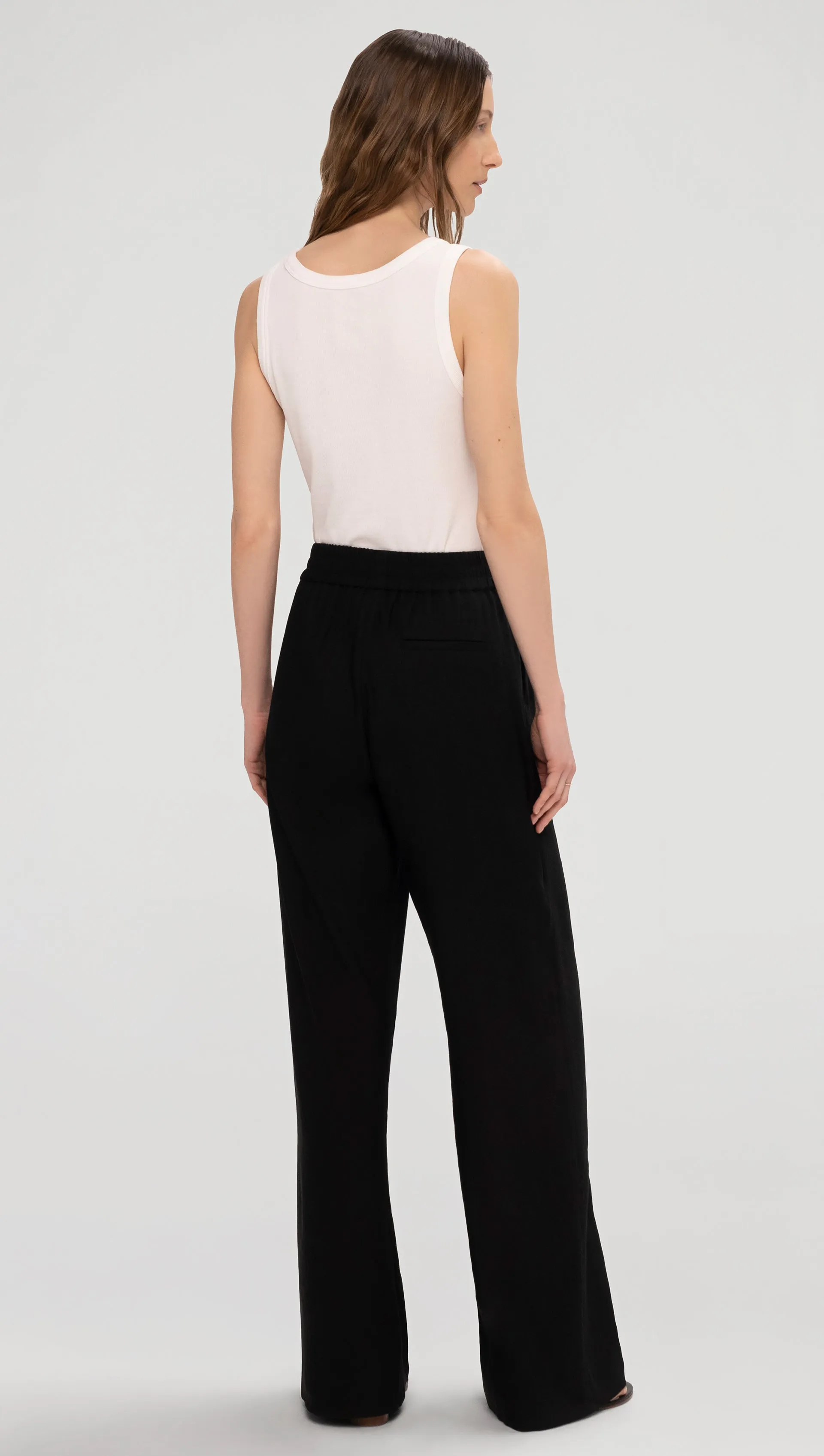 Pull-On Relaxed Trouser in Linen Blend | Black sold by Argent product image thumbnail 3