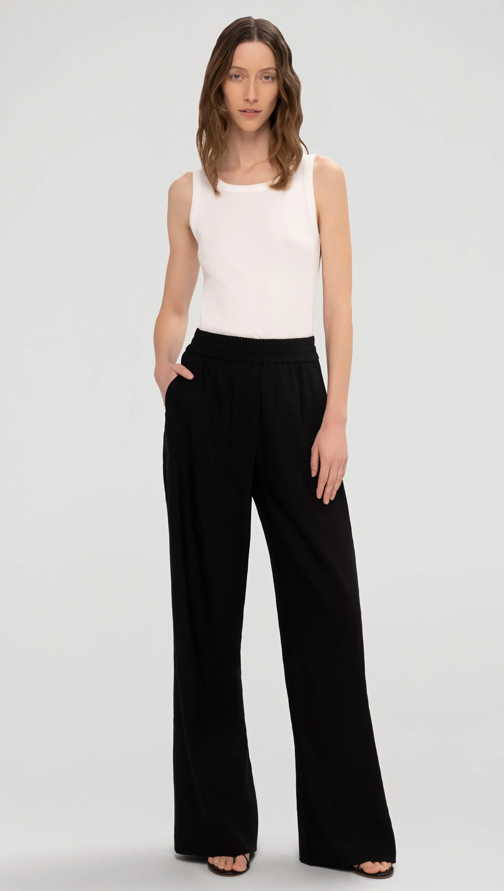 Pull-On Relaxed Trouser in Linen Blend | Black sold by Argent product image thumbnail 4