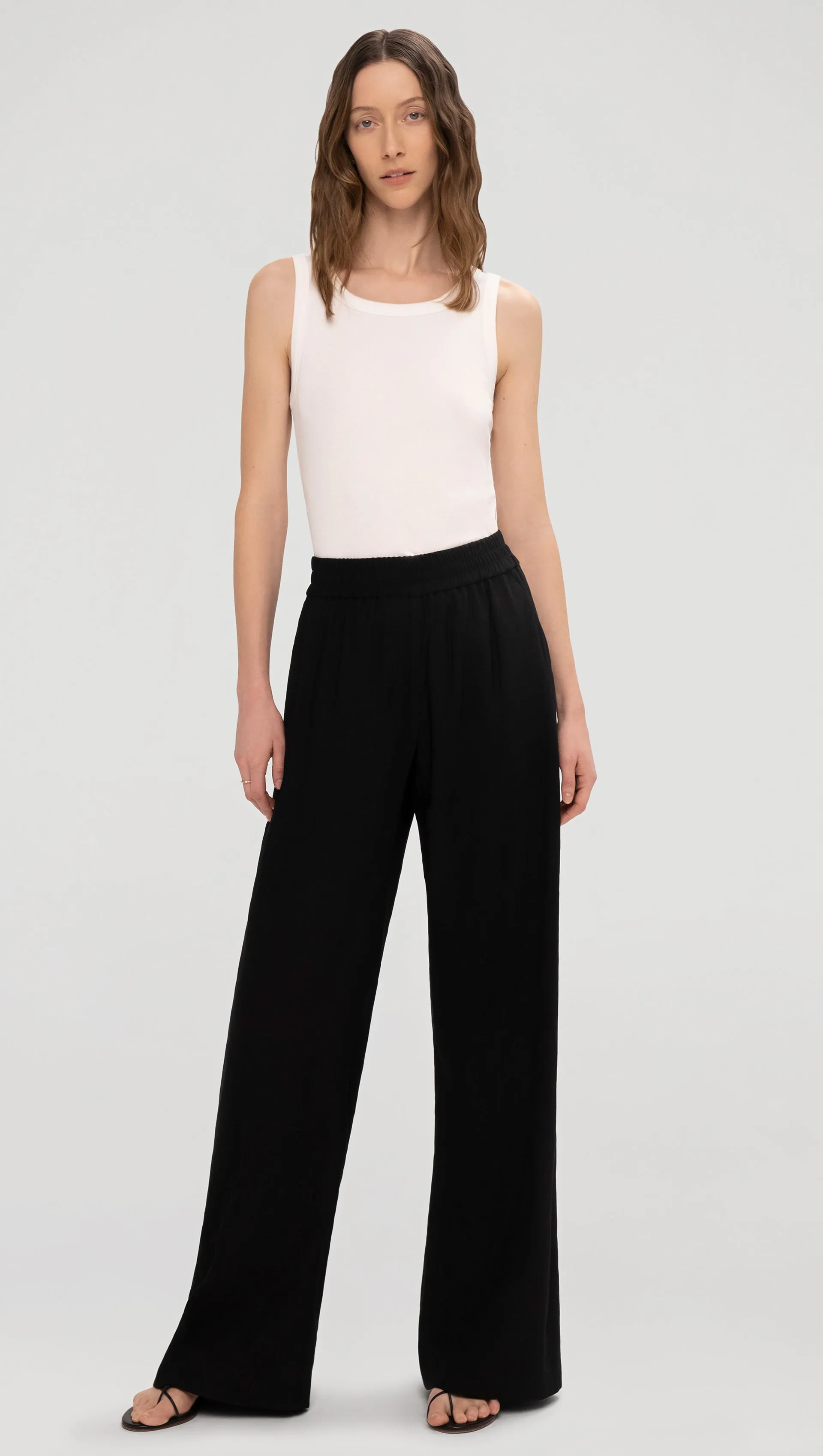 Pull-On Relaxed Trouser in Linen Blend | Black sold by Argent