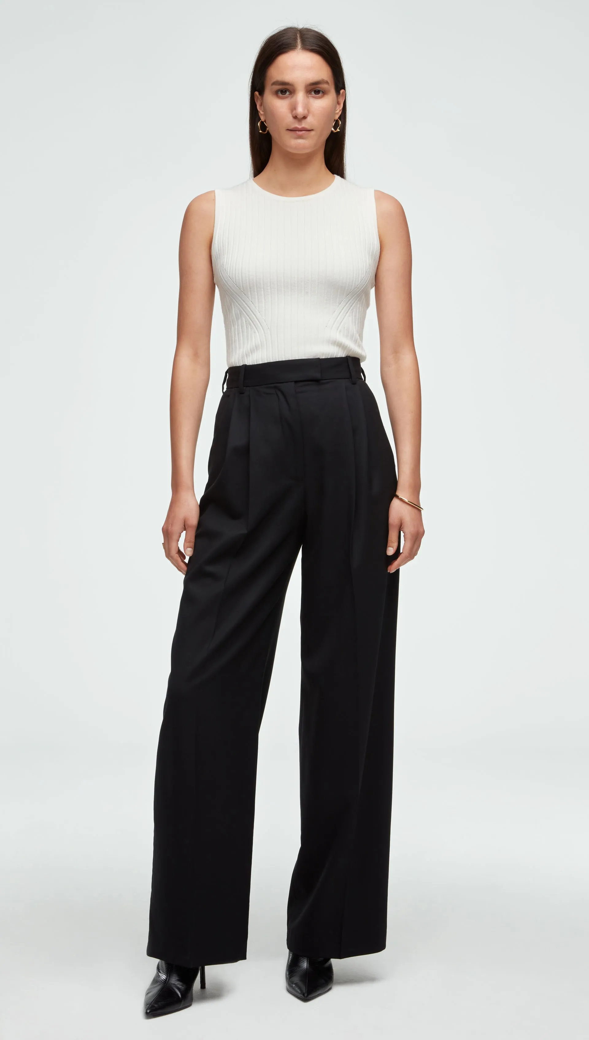 Pleated Trouser in Seasonless Wool | Black sold by Argent