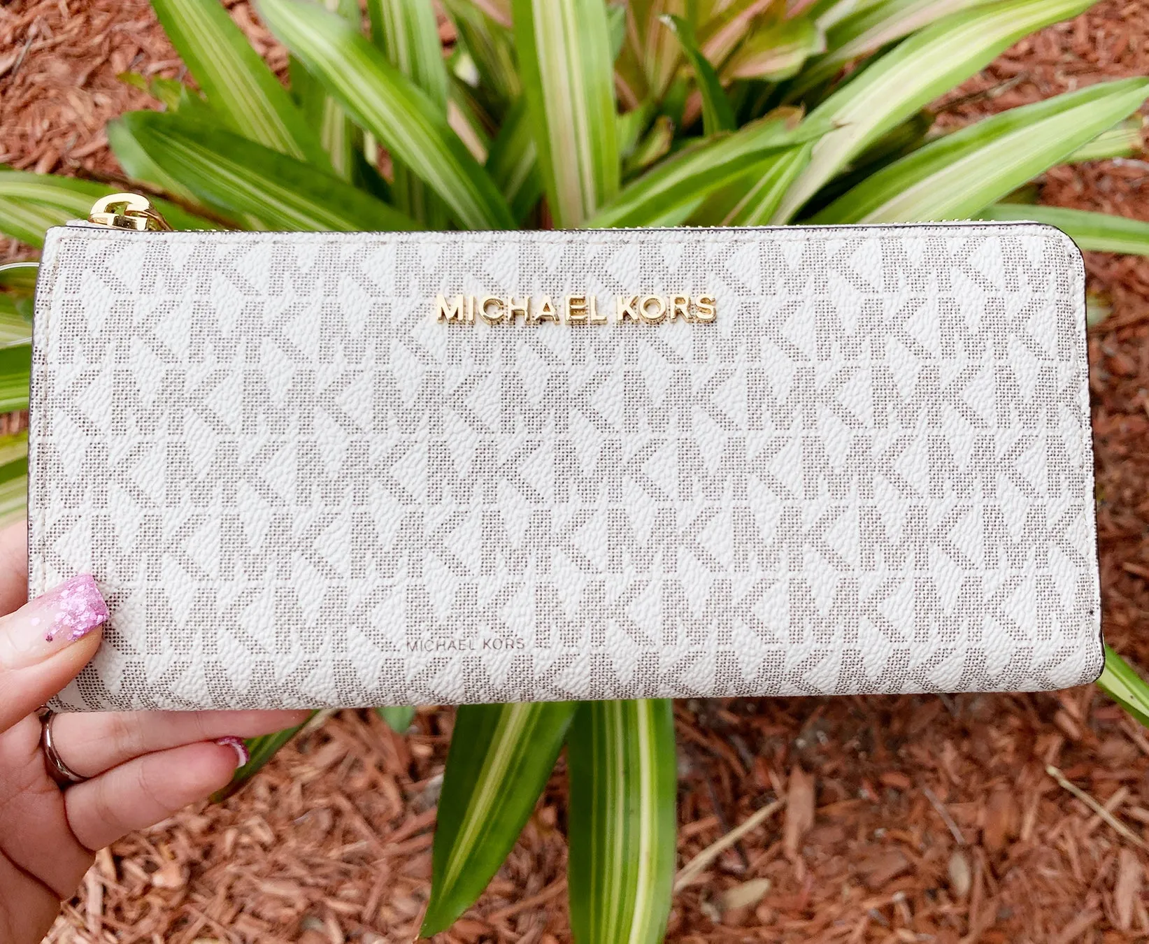 Michael Kors Jet Set Travel Signature Large 3/4 Zip Wallet VanillaMK sold by Gaby's Bags product image thumbnail 2