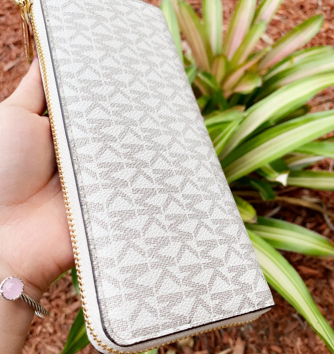 Michael Kors Jet Set Travel Signature Large 3/4 Zip Wallet VanillaMK sold by Gaby's Bags product image thumbnail 4