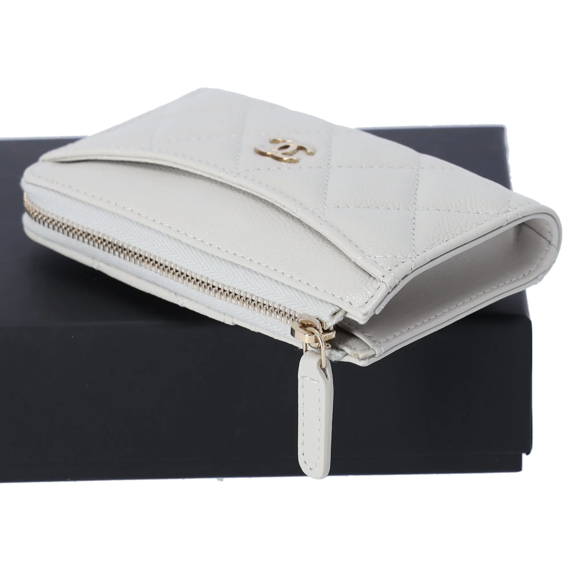 CHANEL Matelasse Card Wallet AP3179 Light Gray Grained Shiny Caviar Leather sold by Gaby's Bags product image thumbnail 3