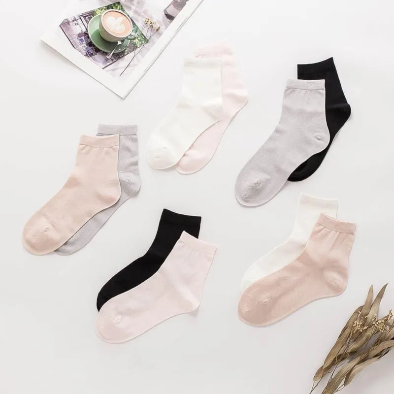 Skin-friendly Women's Silk Socks sold by DAISYSILK
