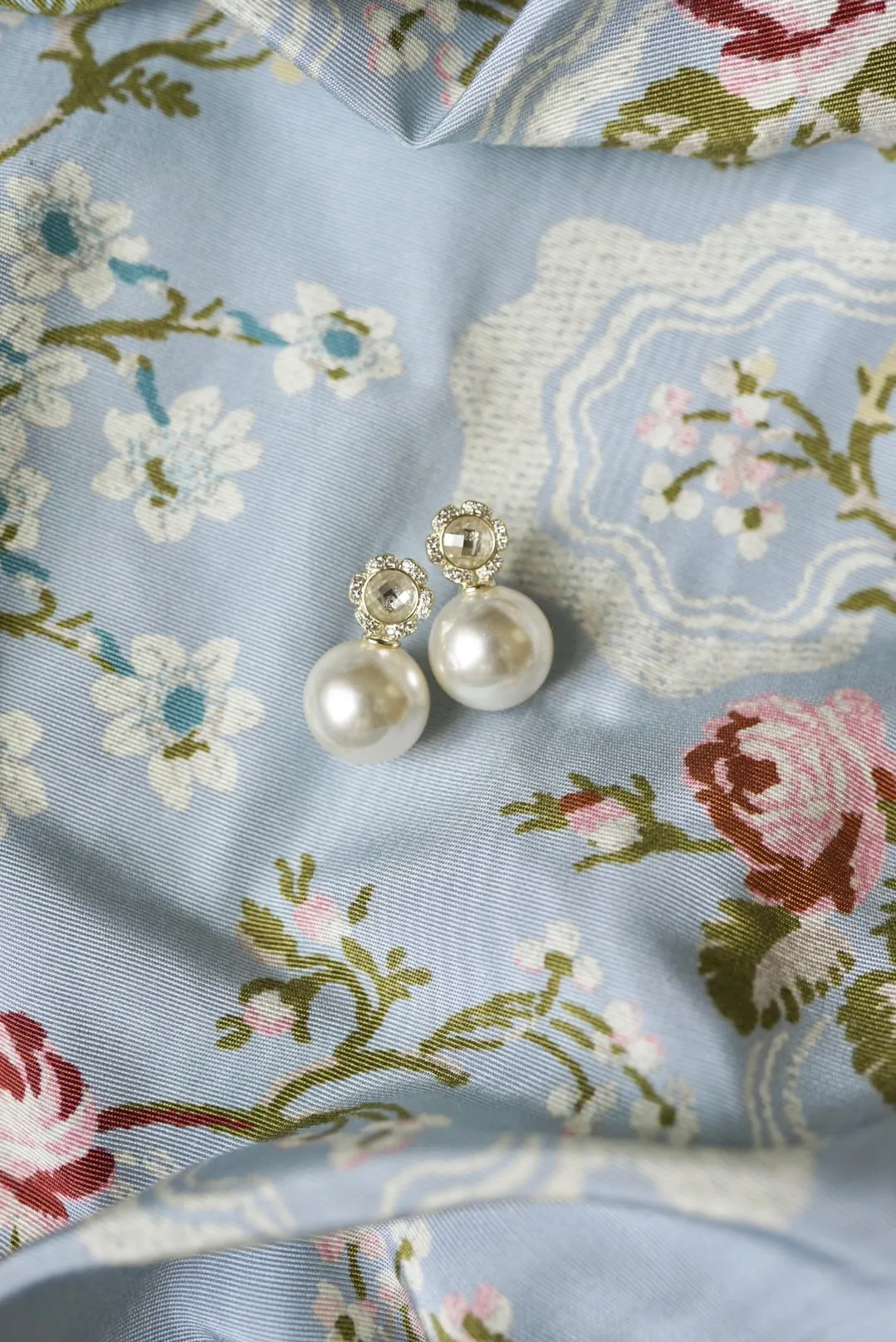 Golden Flower + Pearl Drop sold by Modatrova product image thumbnail 4