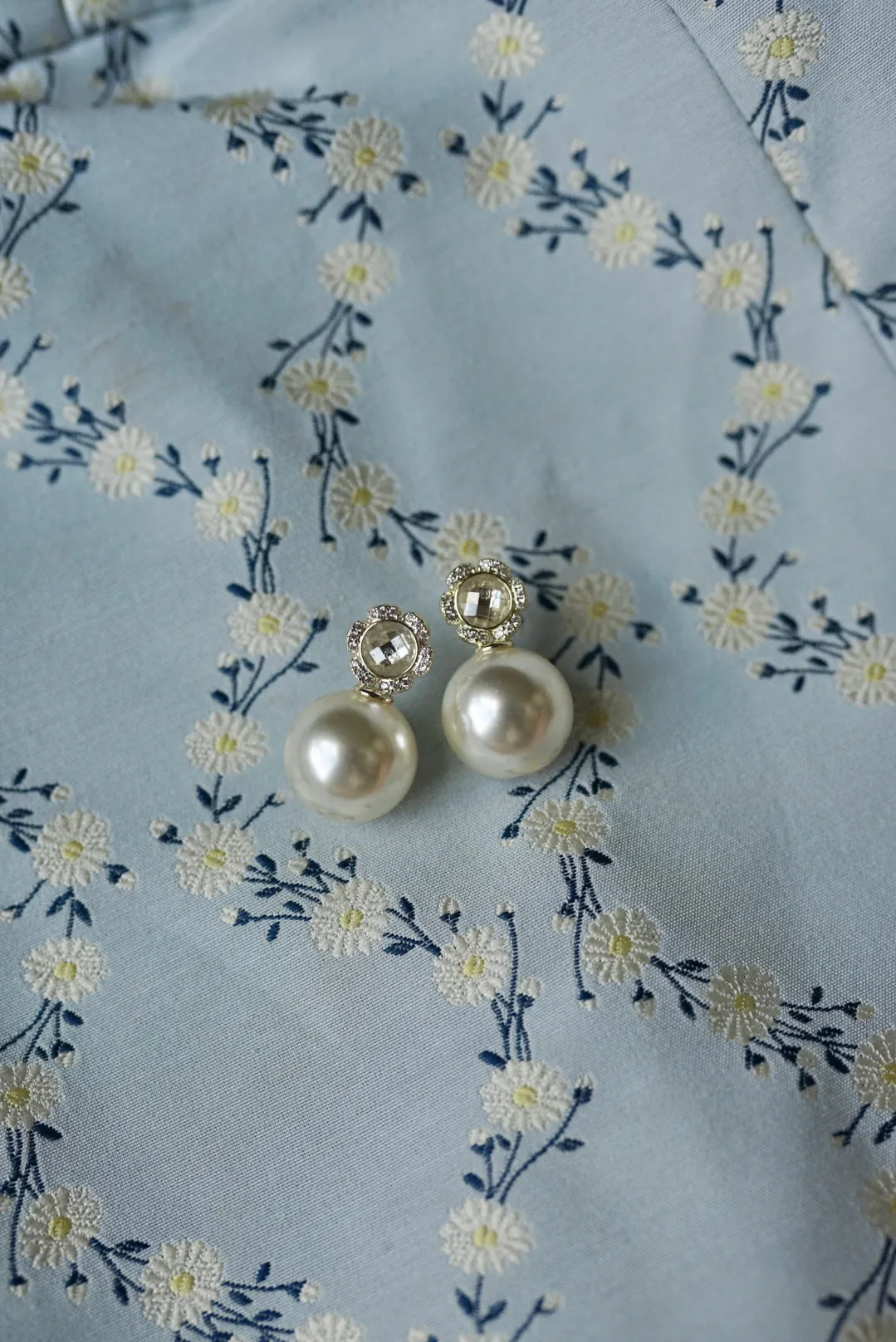 Golden Flower + Pearl Drop sold by Modatrova product image thumbnail 5