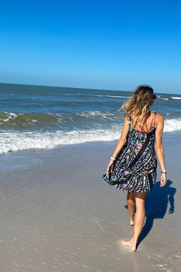 Painted Paisley Black Swing Dress sold by Modatrova product image thumbnail 4