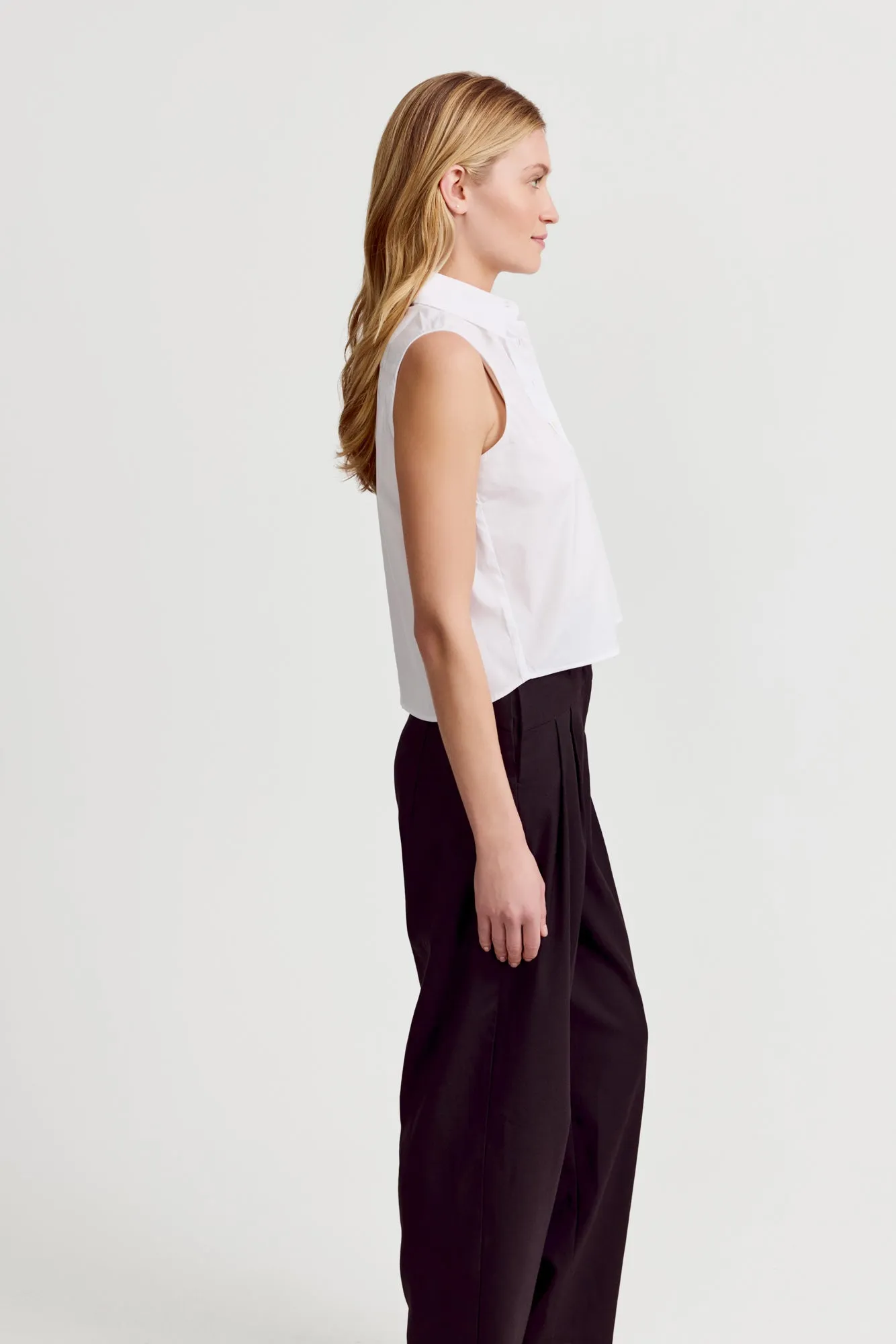 The Boxy Cropped Sleeveless Shirt sold by Modatrova product image thumbnail 4