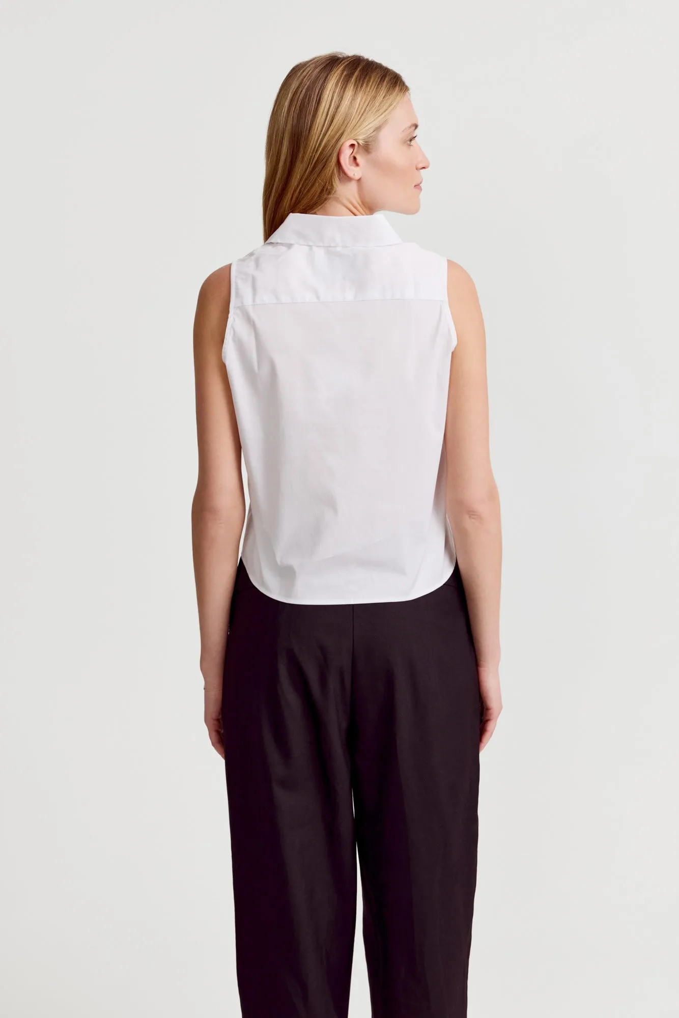 The Boxy Cropped Sleeveless Shirt sold by Modatrova product image thumbnail 3