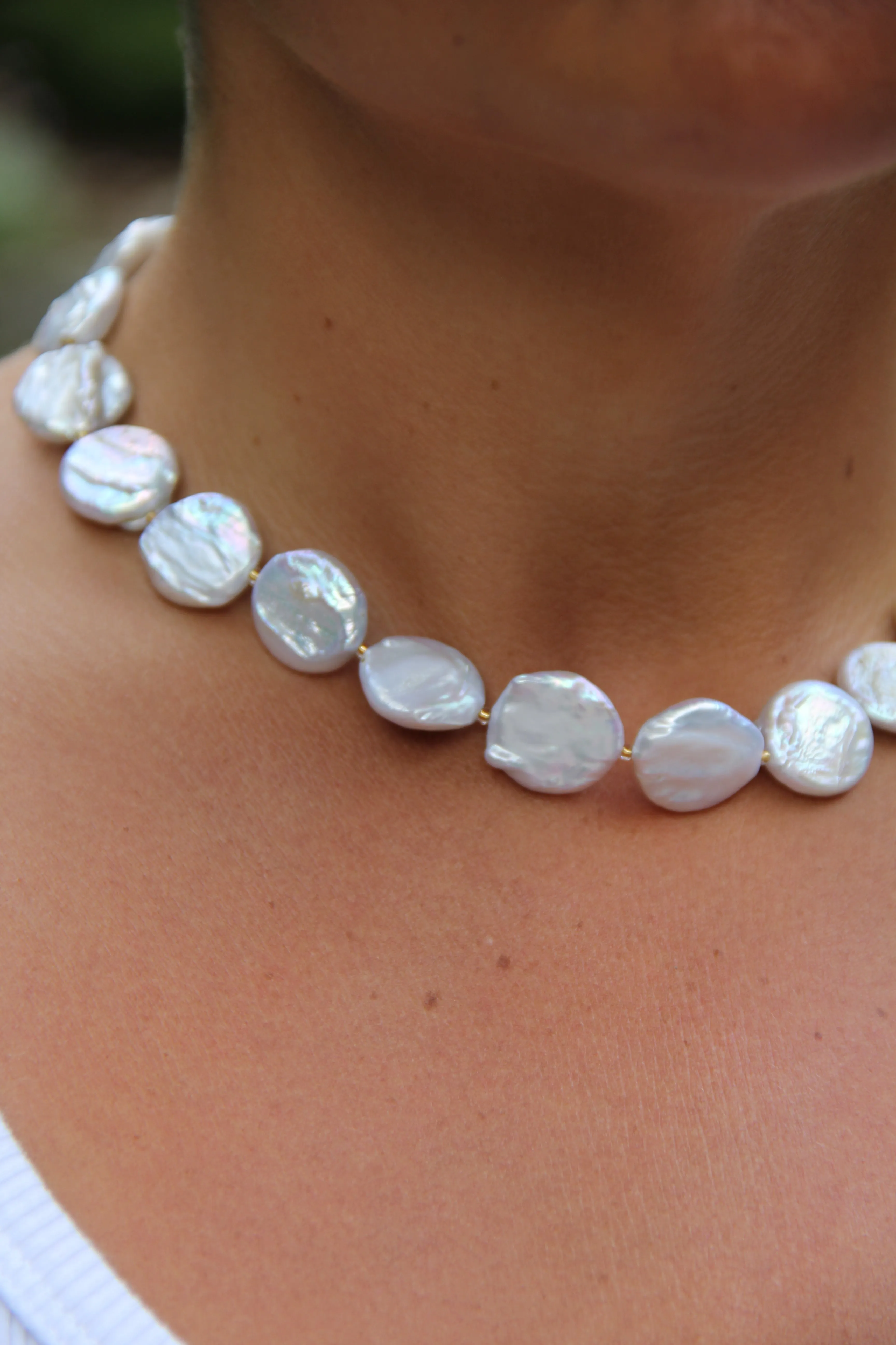 Comporta Pearl Coin Choker Necklace sold by Modatrova product image thumbnail 4