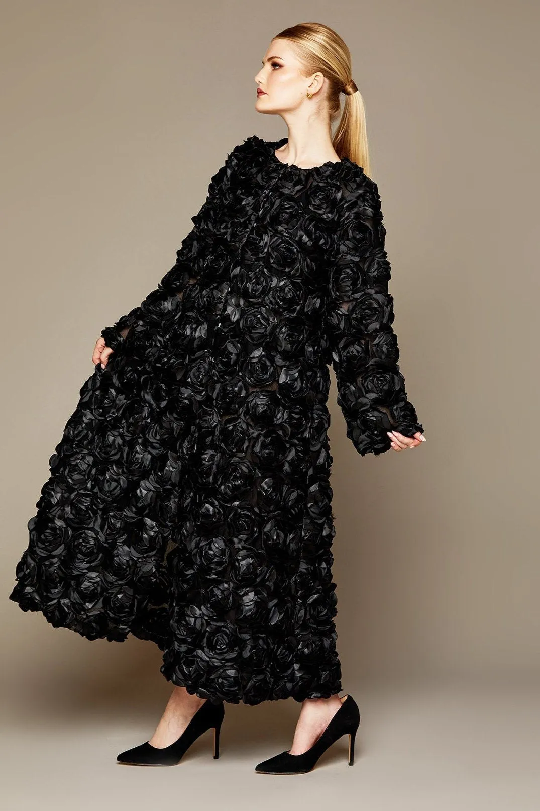 Rose Coat- Noir sold by Modatrova product image thumbnail 2