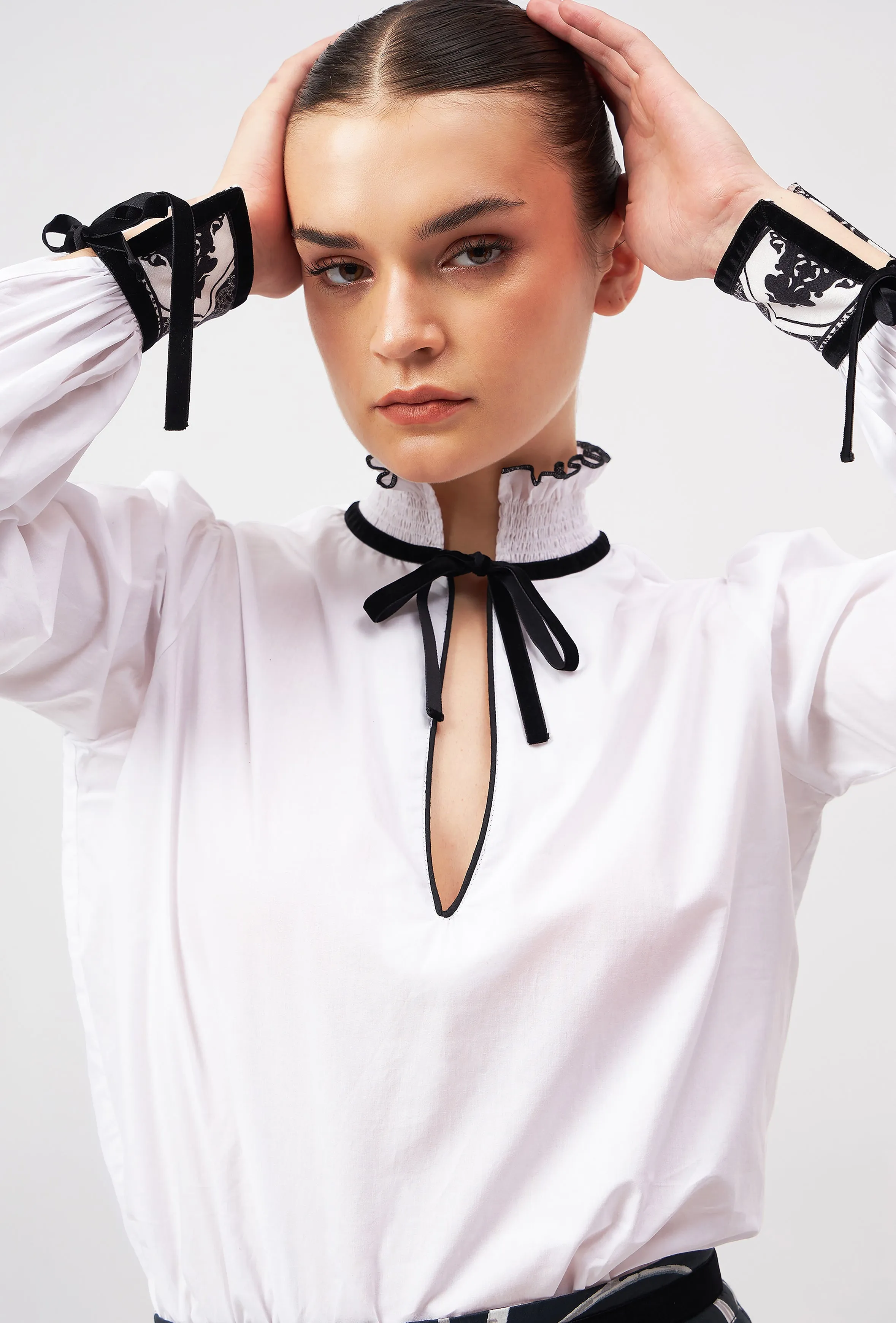 1452 Jill top sold by Modatrova product image thumbnail 4
