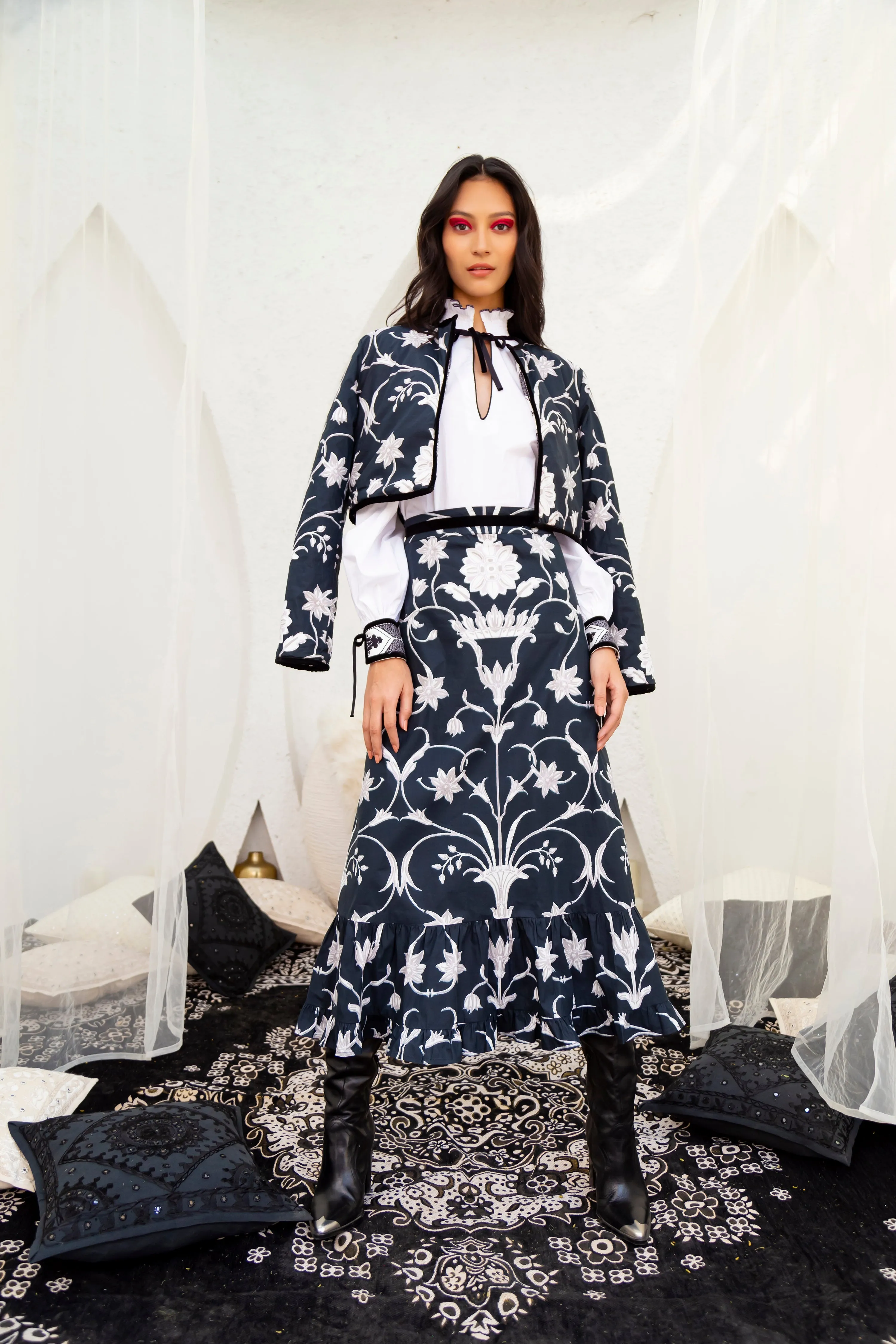 1499 Joan Reversible Jacket sold by Modatrova product image thumbnail 4